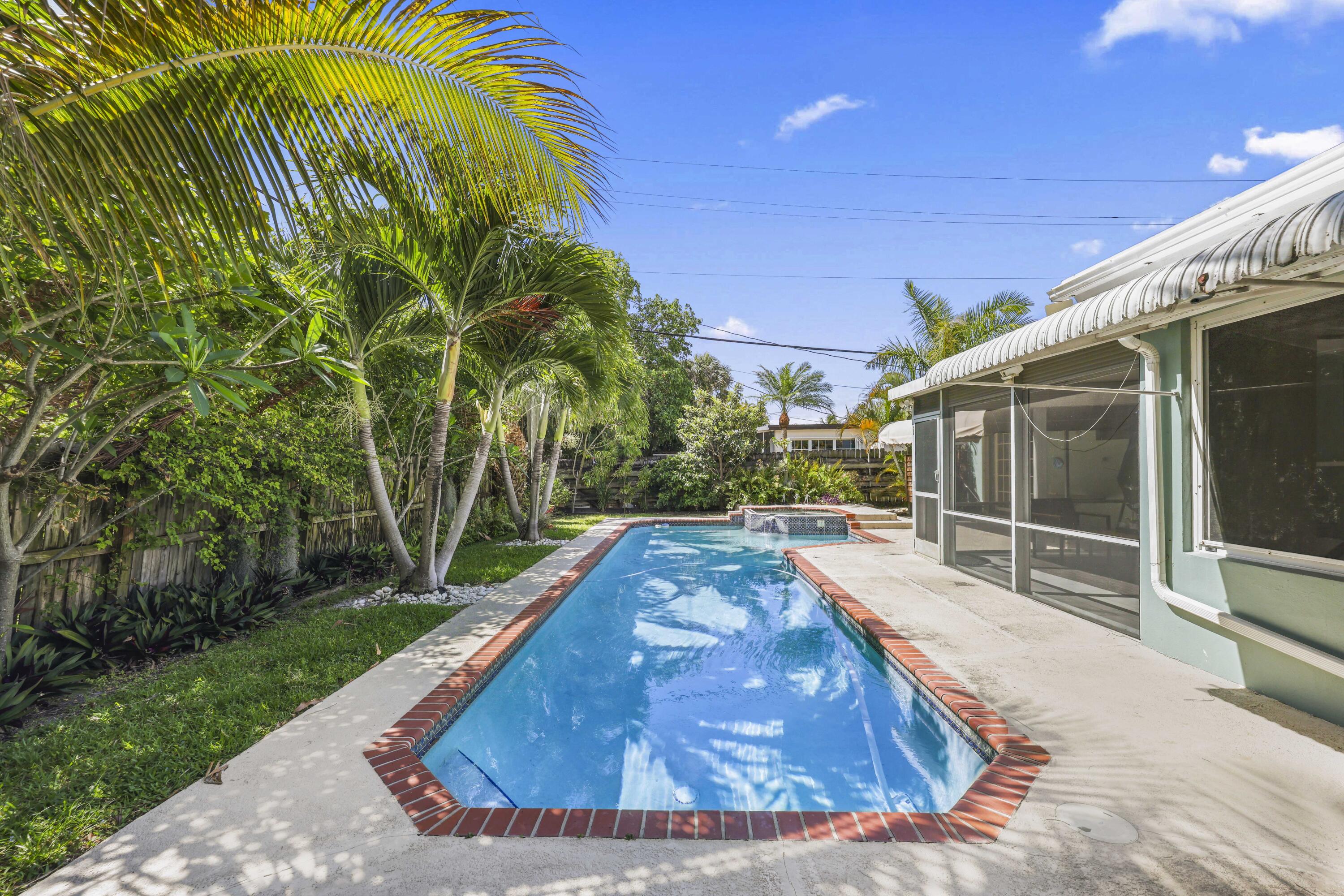 2136 NE 4th Court