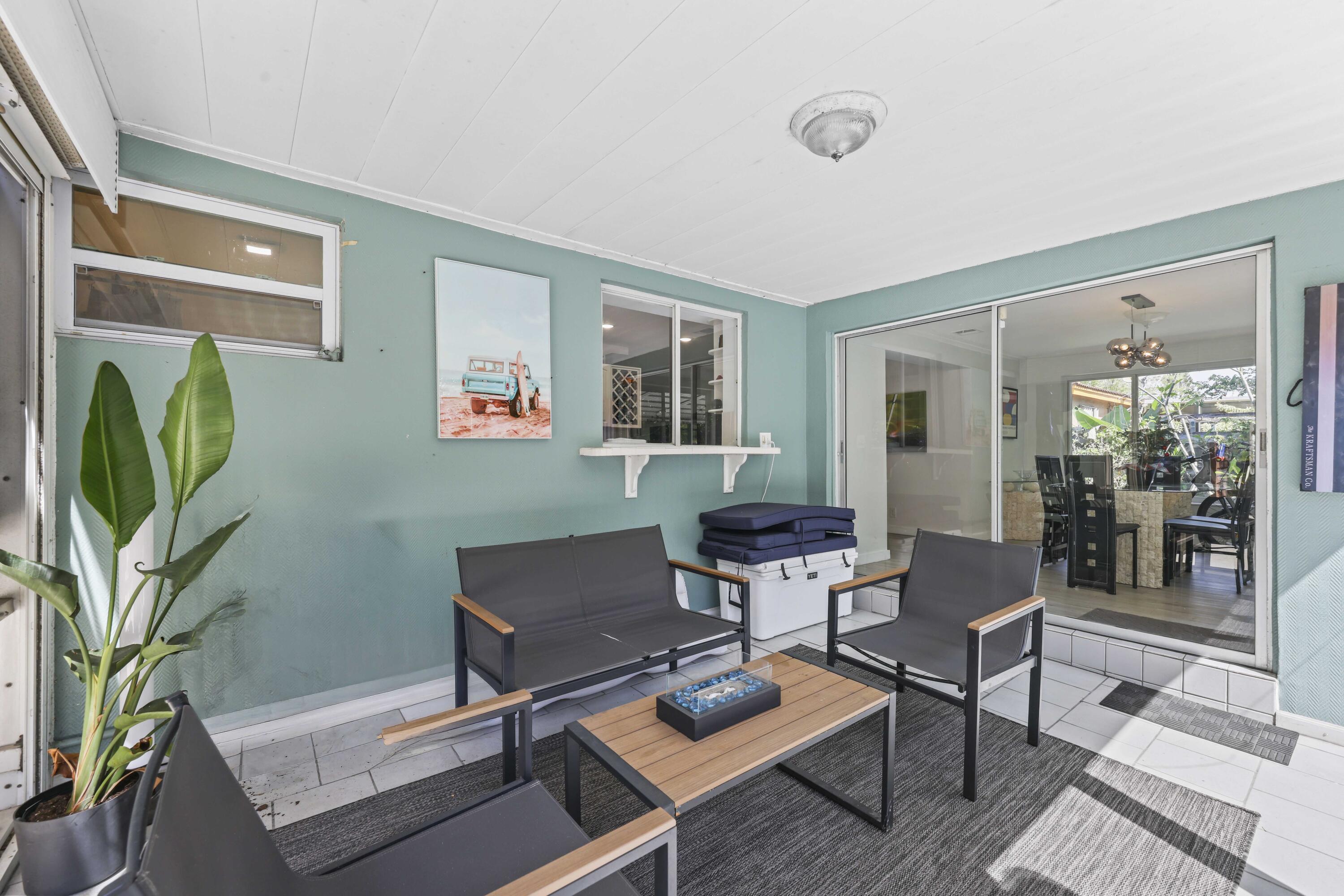 2136 NE 4th Court