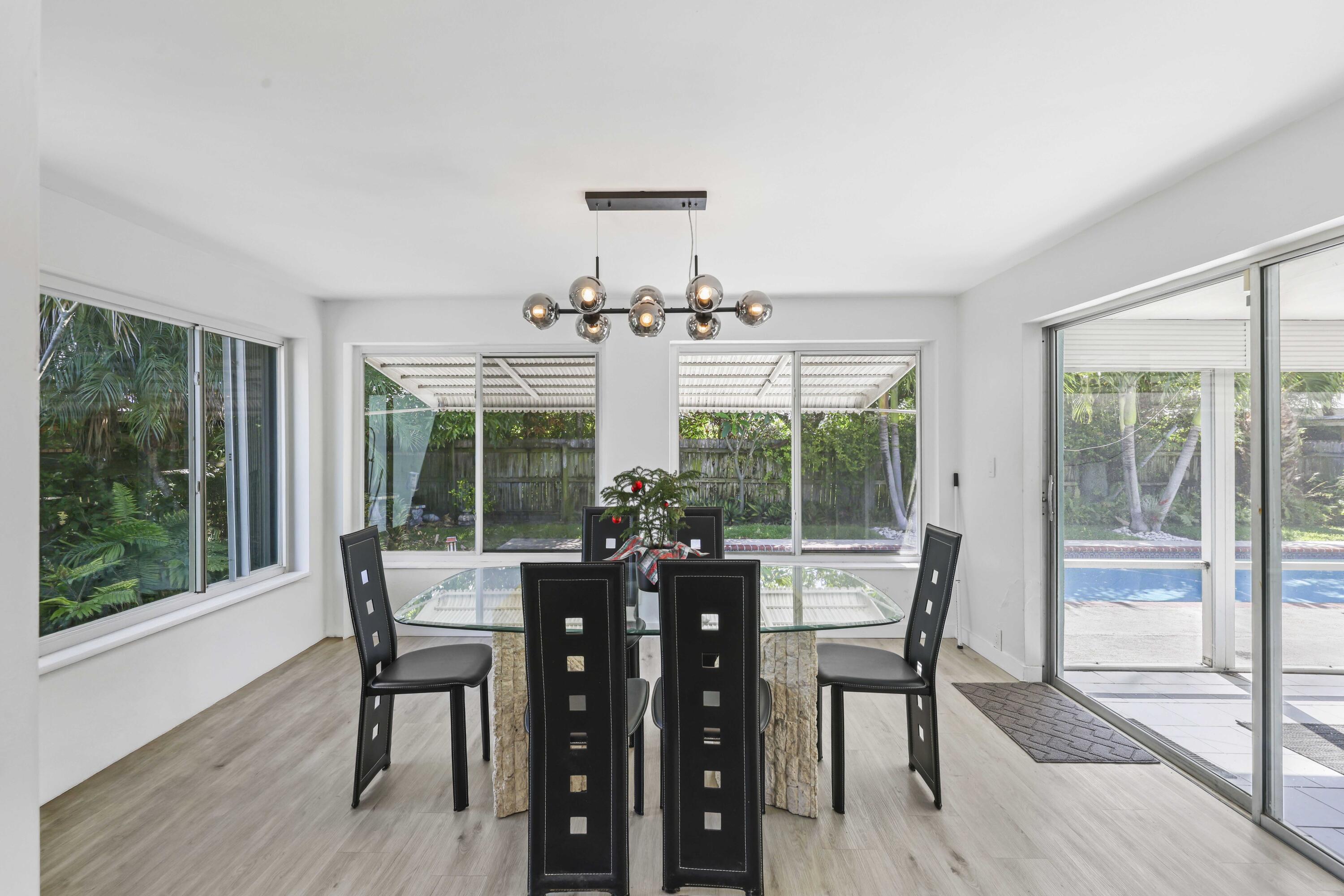 2136 NE 4th Court