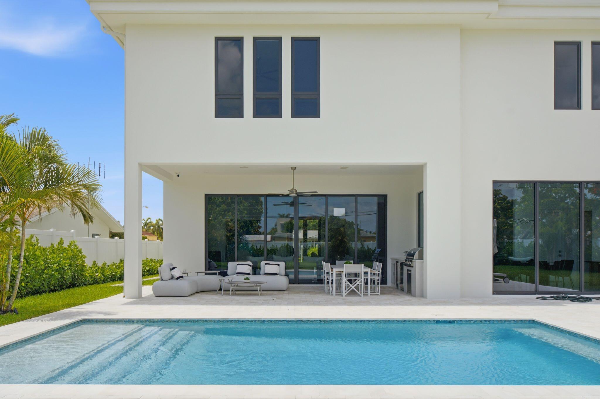 261 NW 8th Street