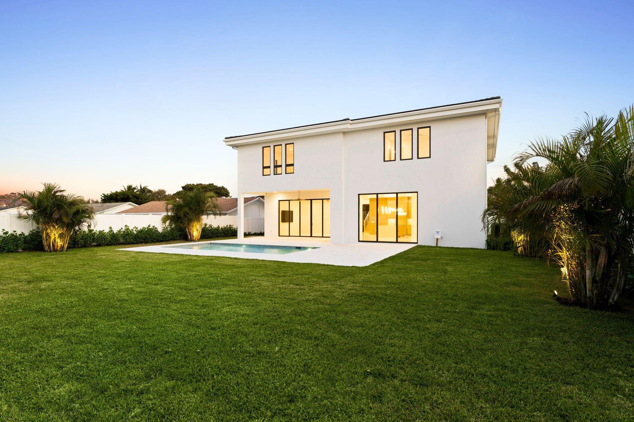 261 NW 8th Street