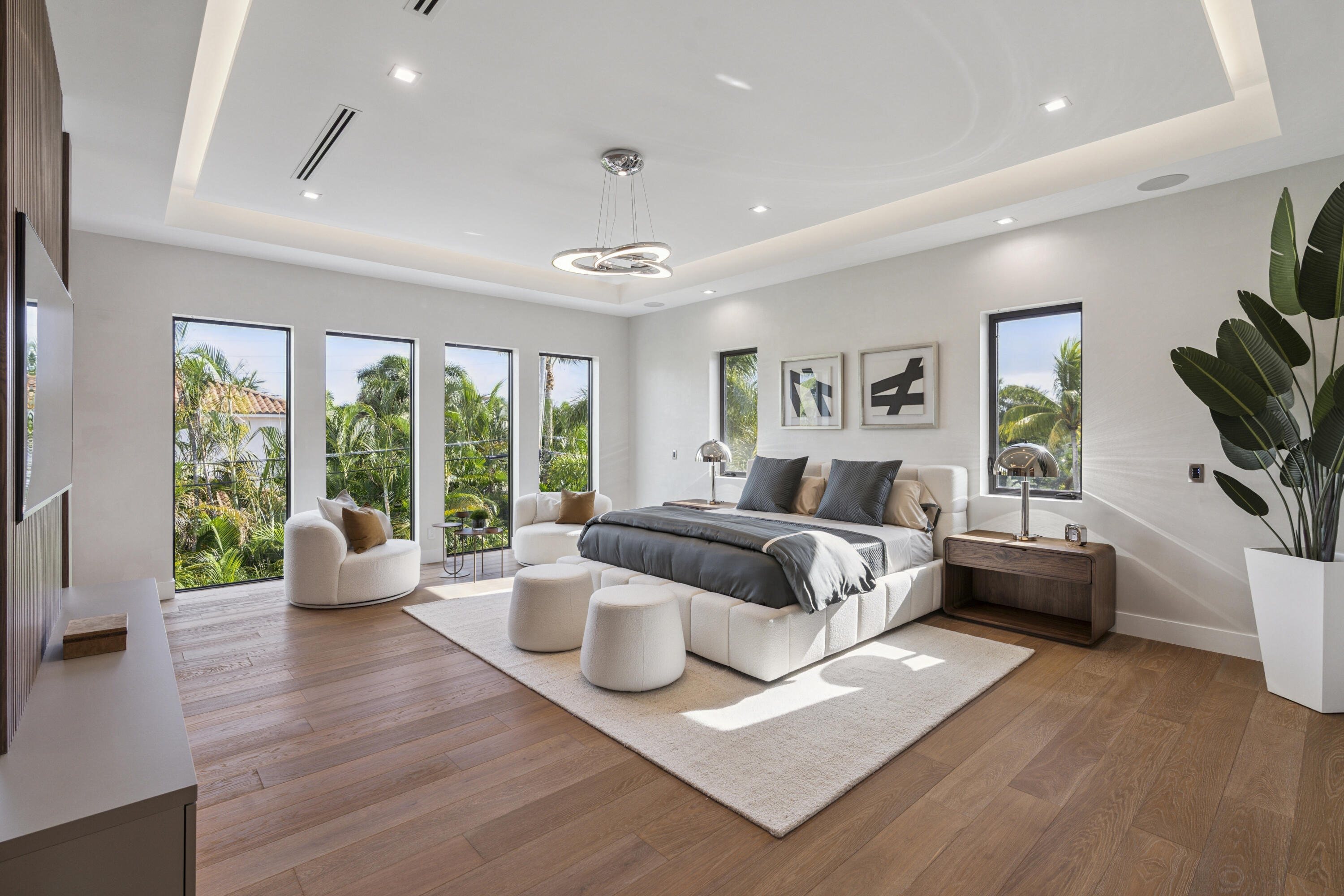 255 NE 3rd Street