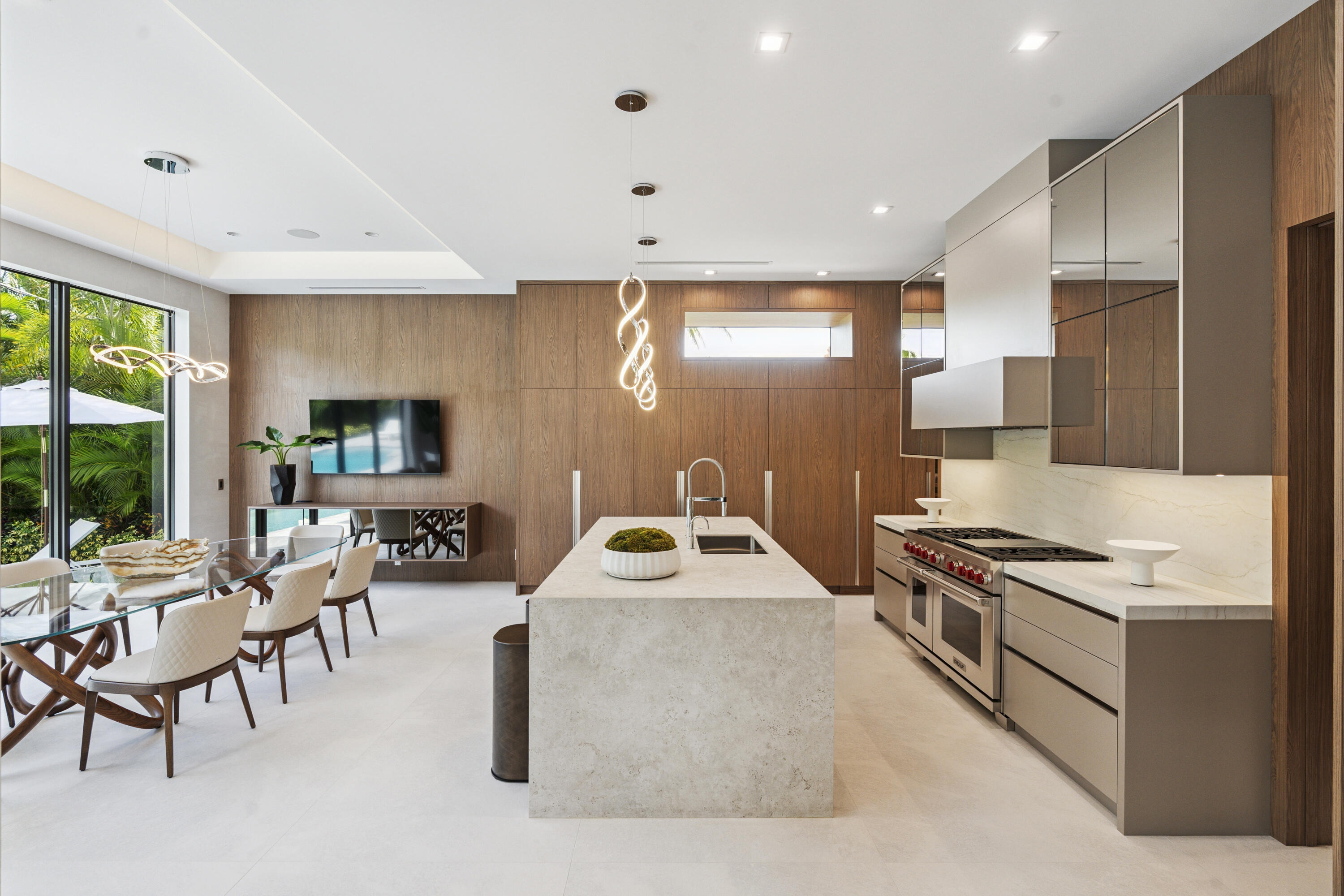 255 NE 3rd Street