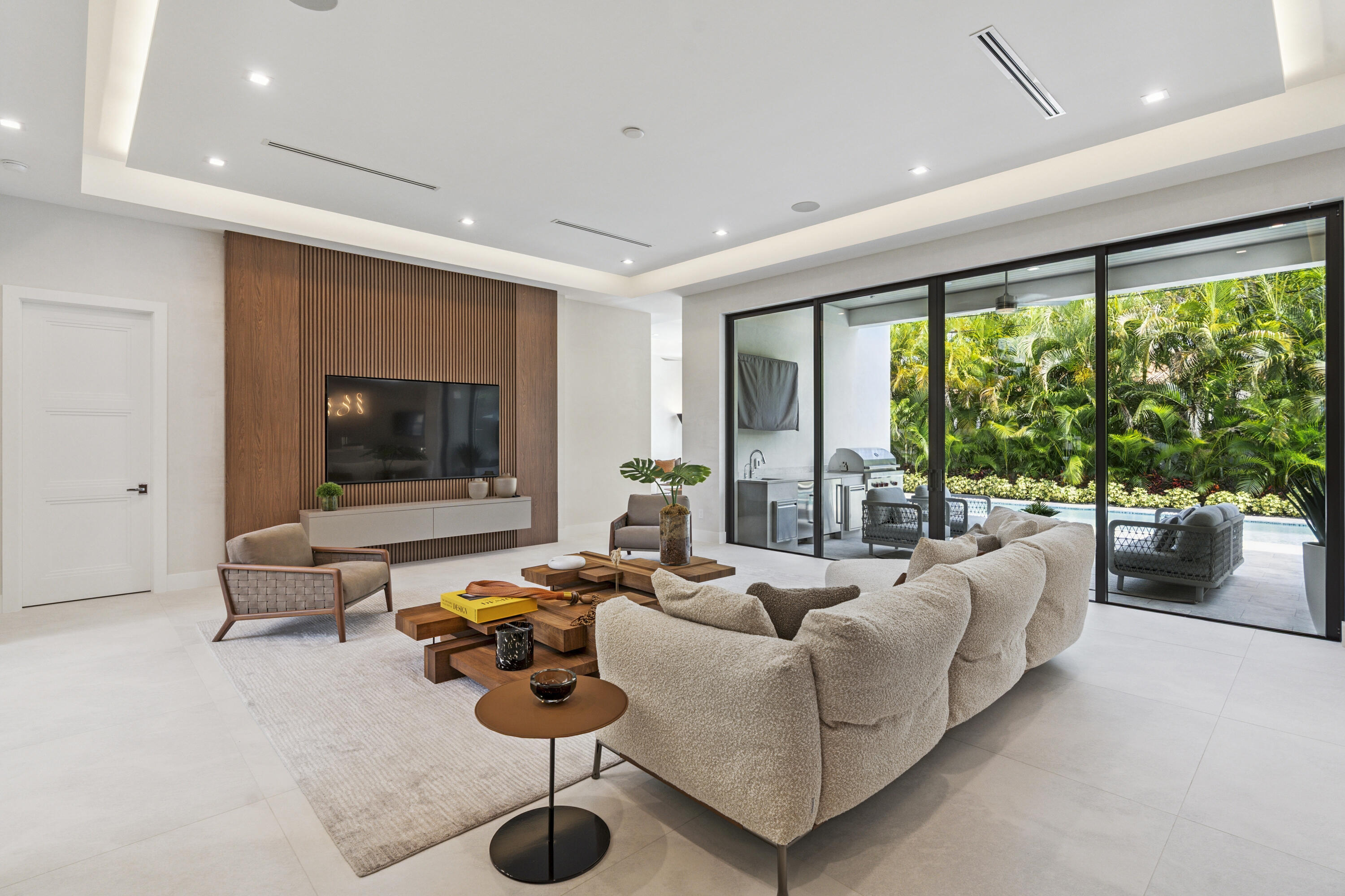 255 NE 3rd Street