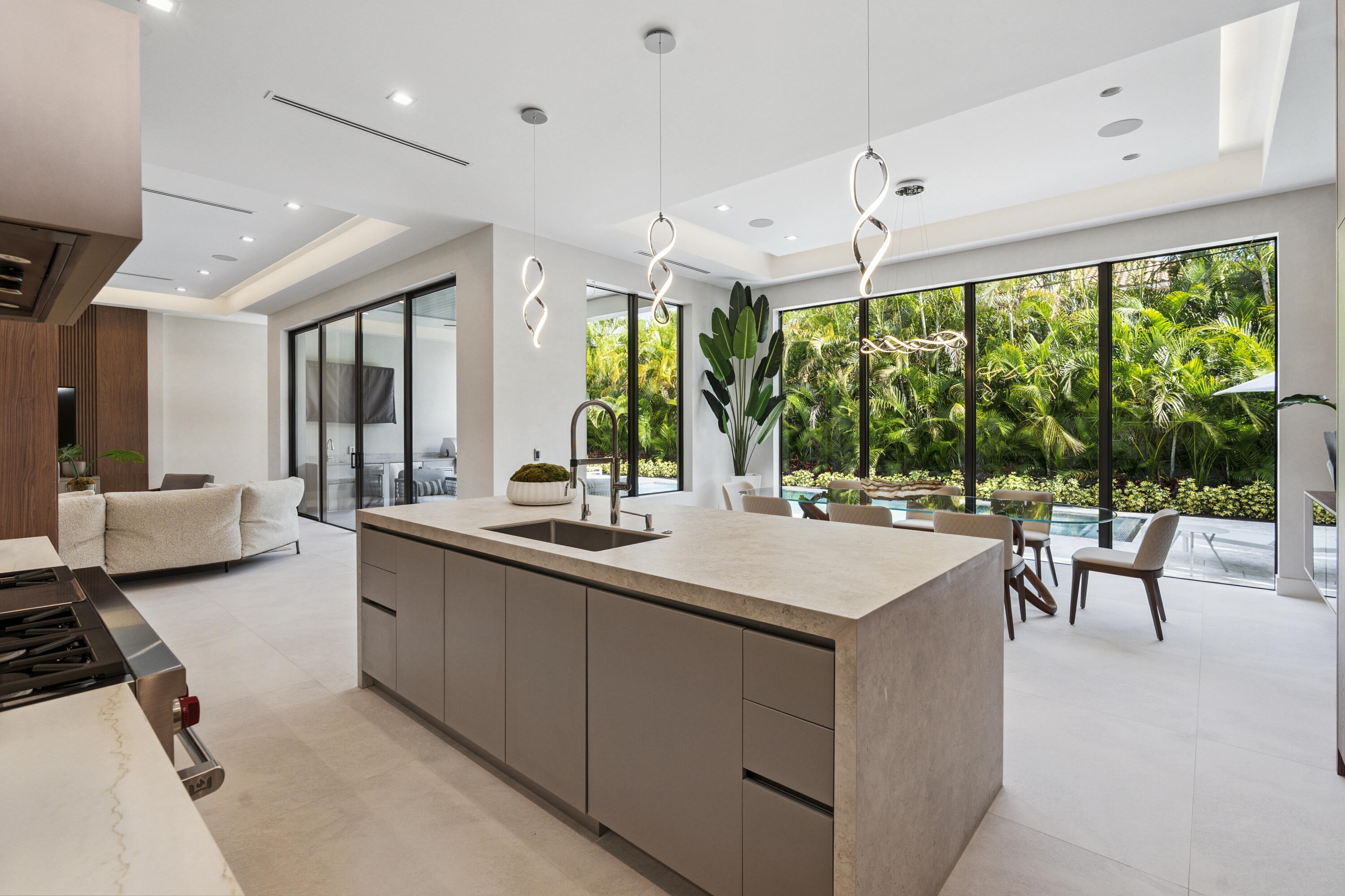 255 NE 3rd Street