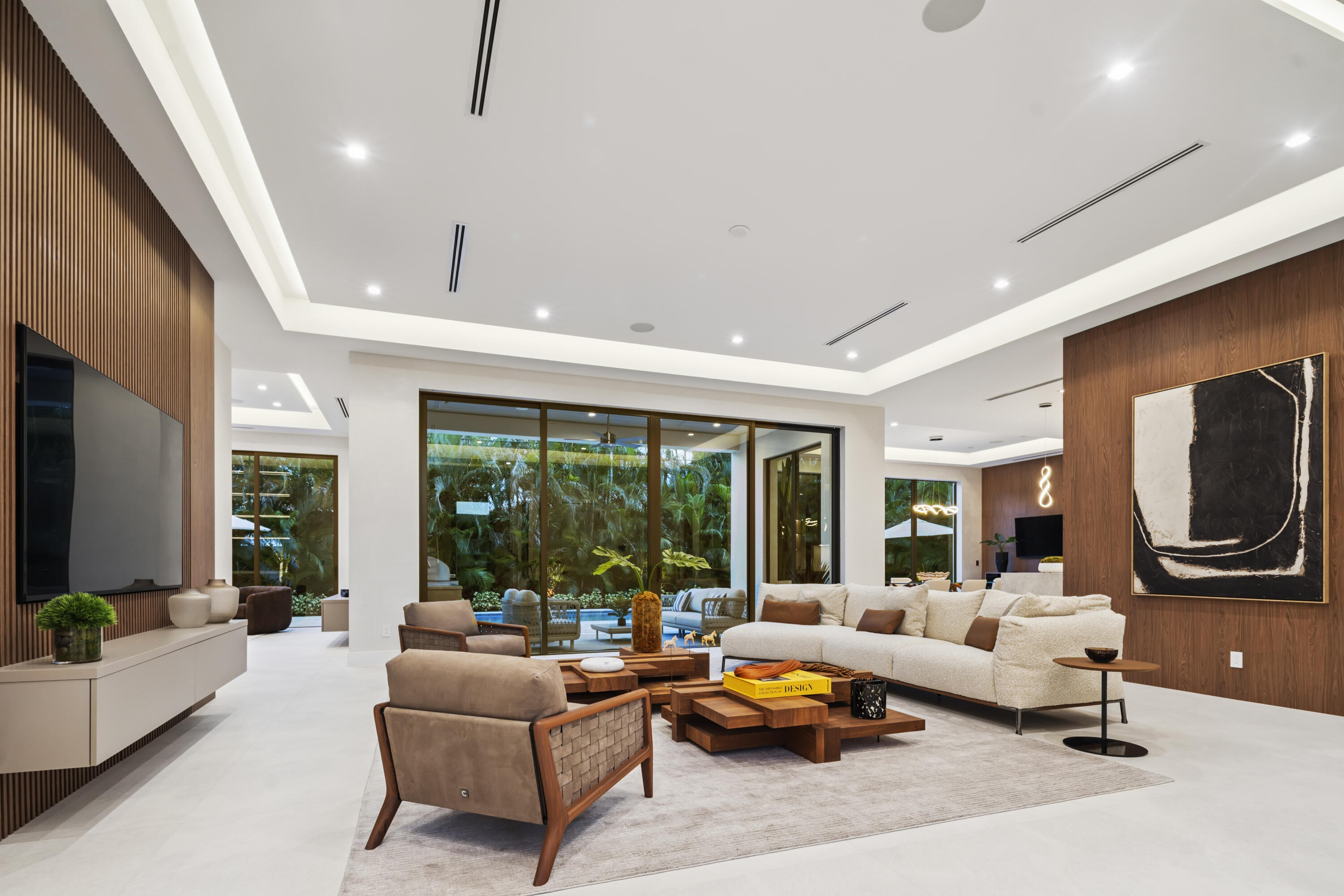 255 NE 3rd Street