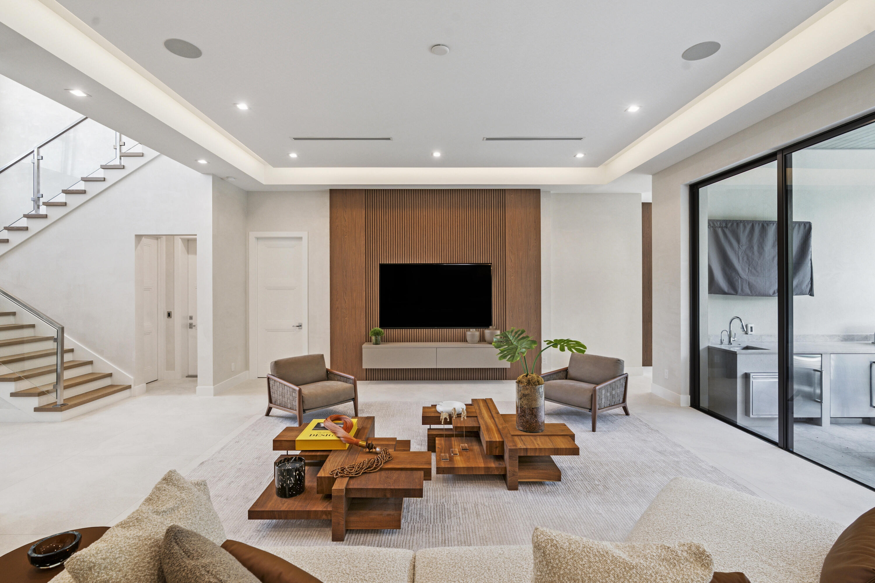 255 NE 3rd Street
