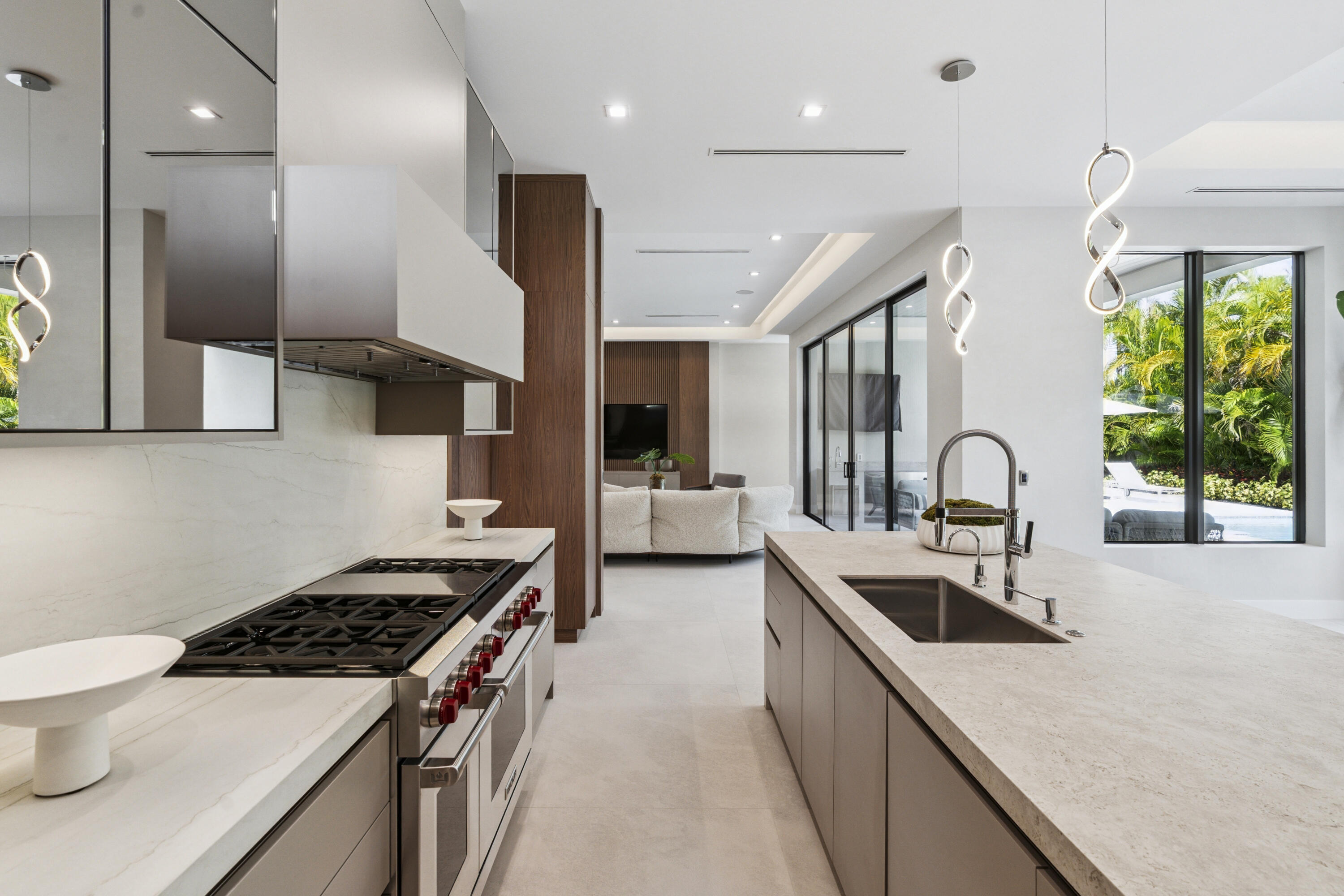 255 NE 3rd Street