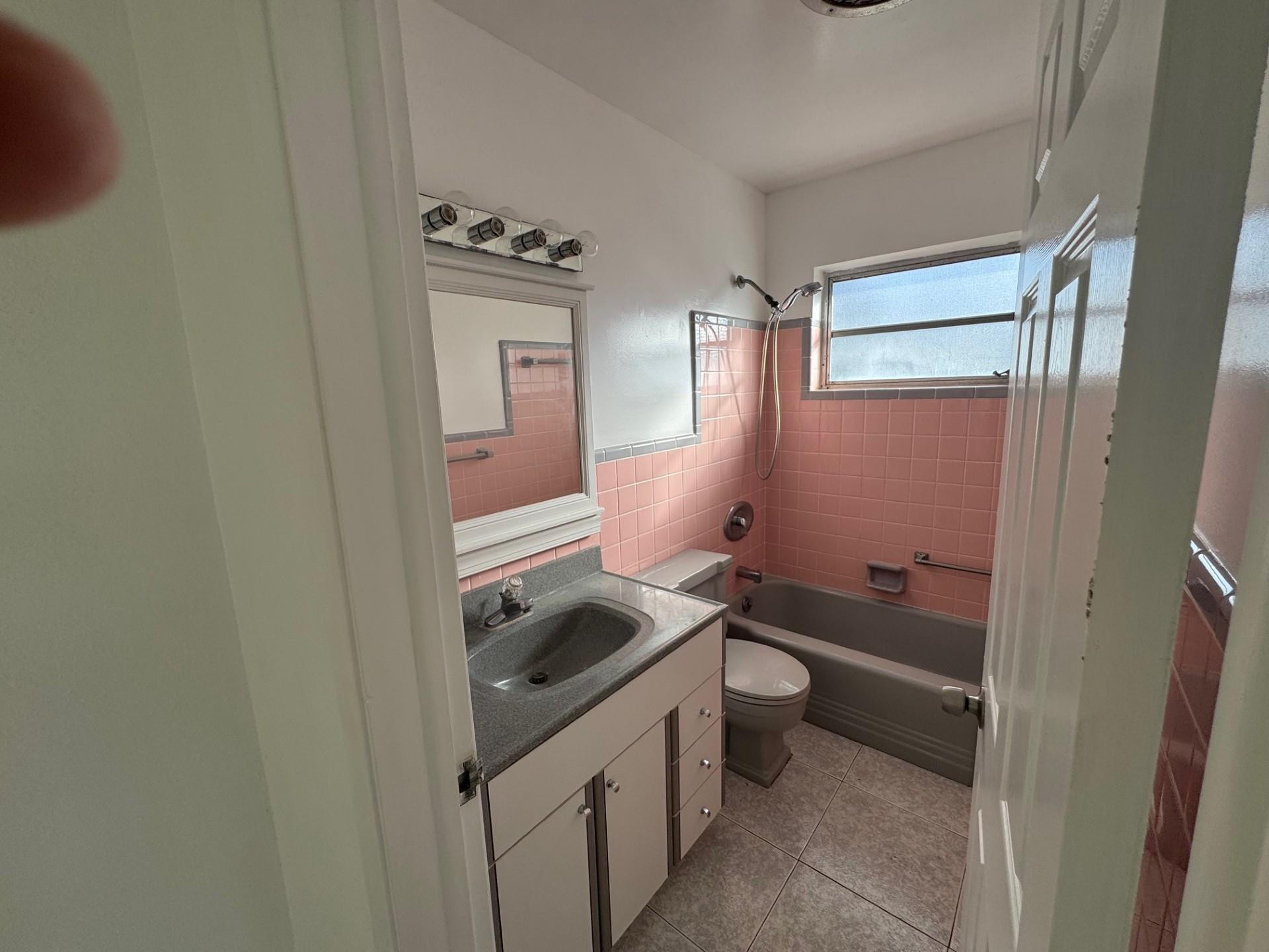 439 NE 33rd Street