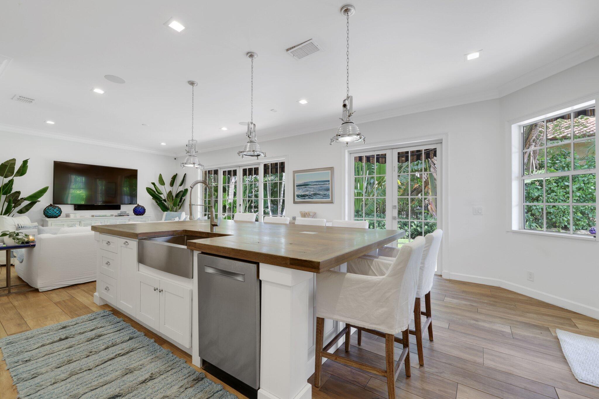 305 SW 17th Street