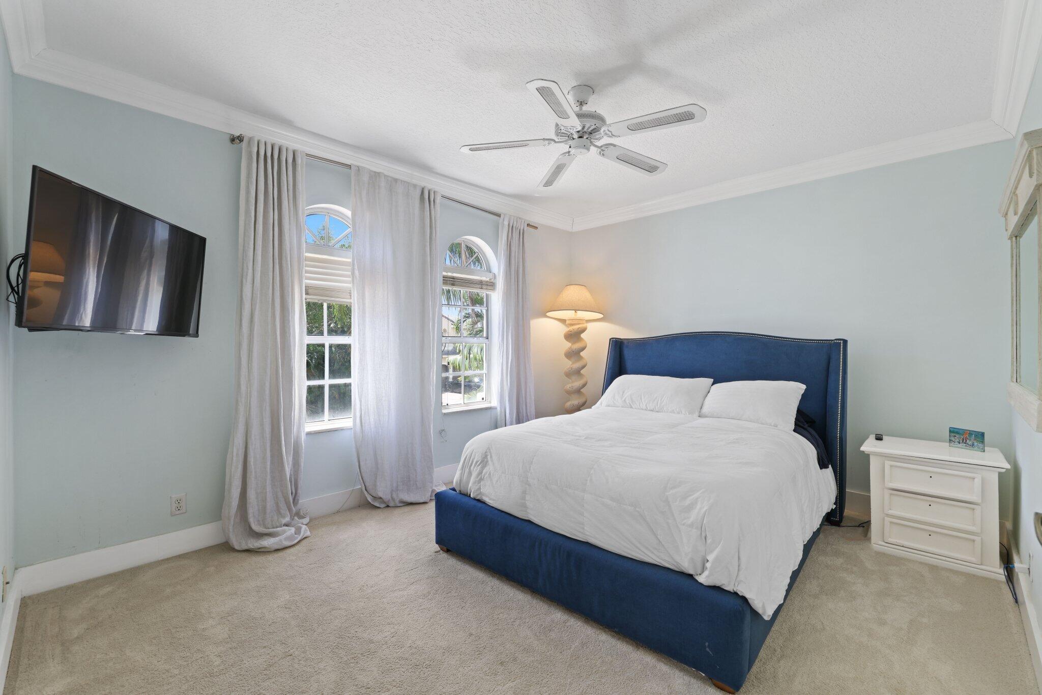 305 SW 17th Street
