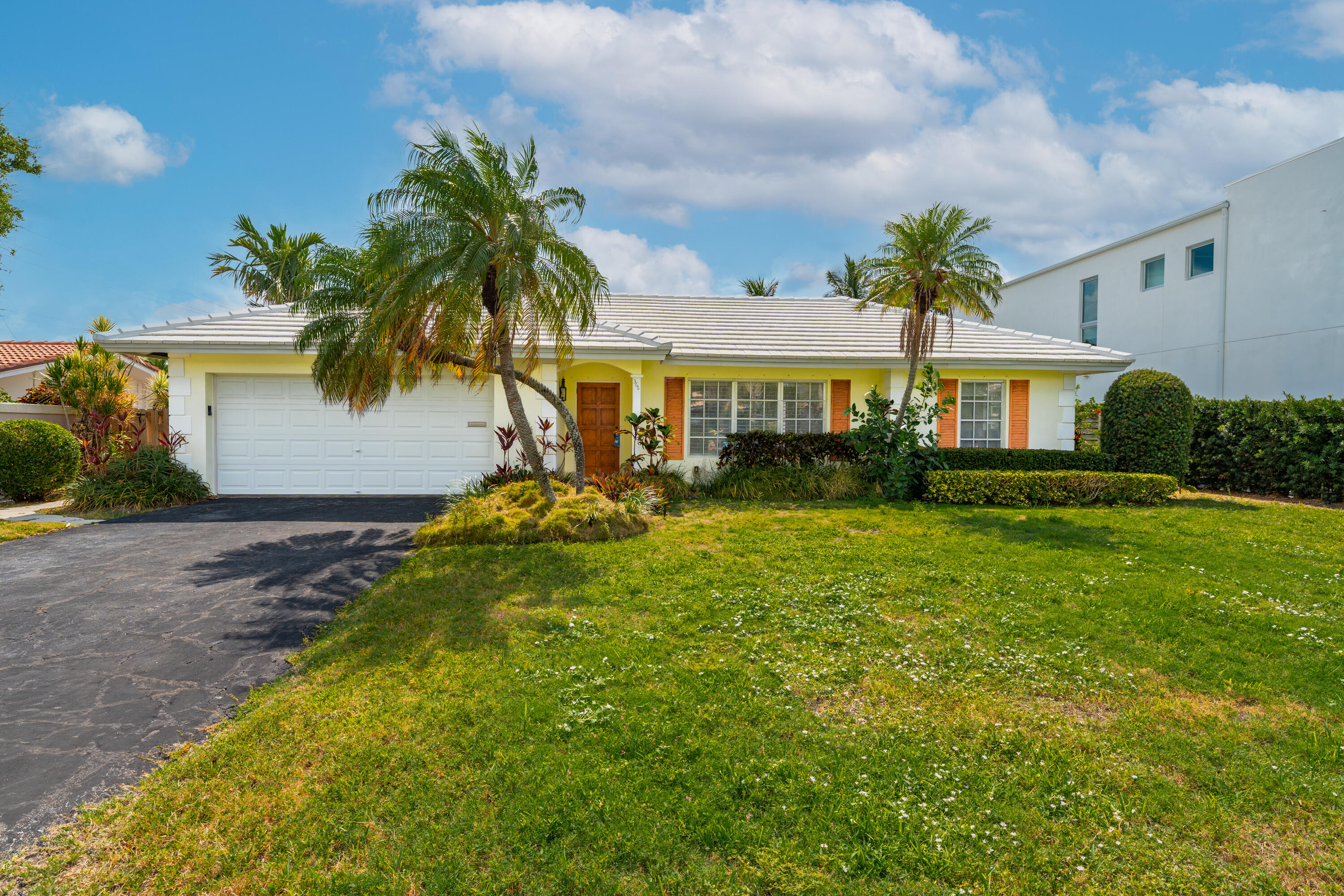 366 NE Wavecrest Court