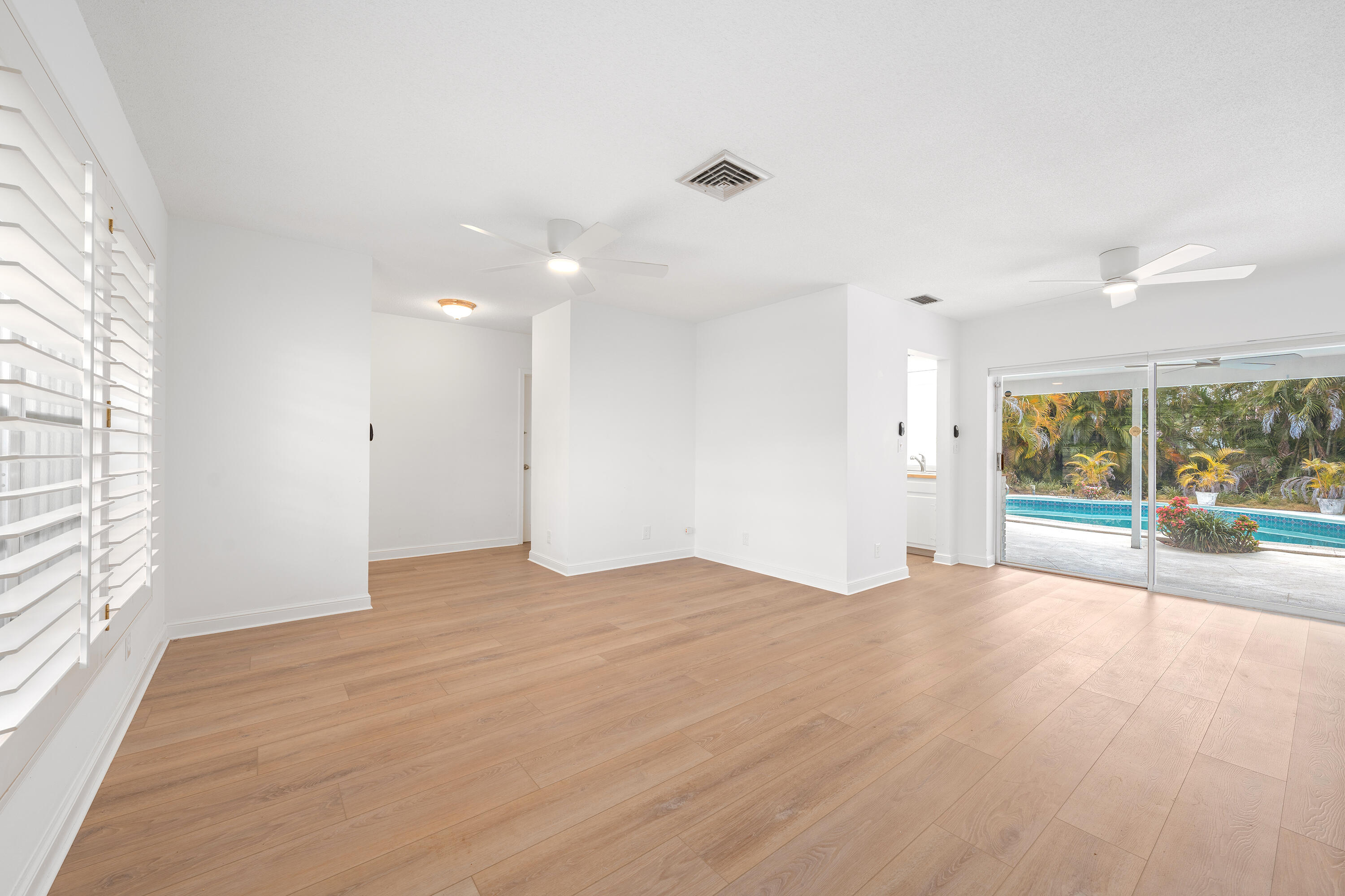 366 NE Wavecrest Court