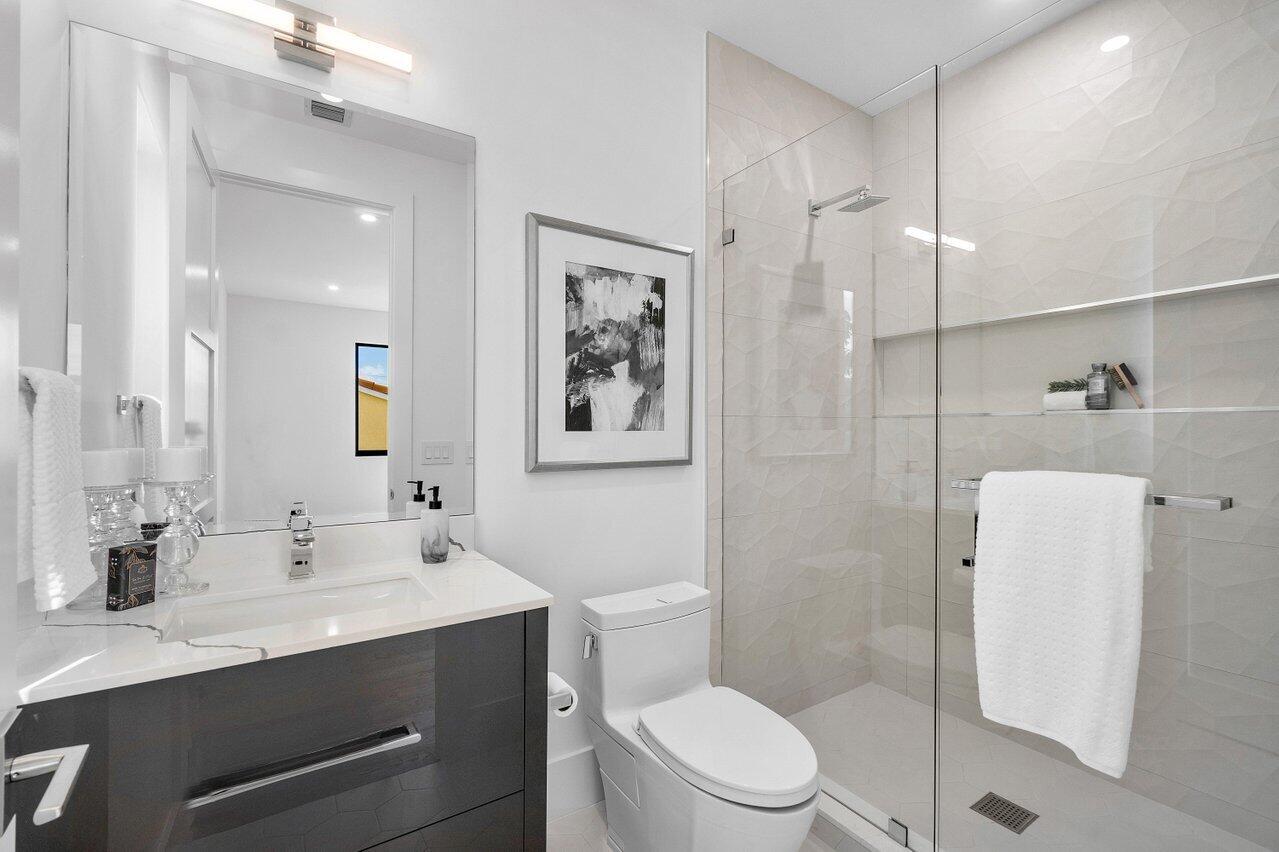 2737 NE 18th Street