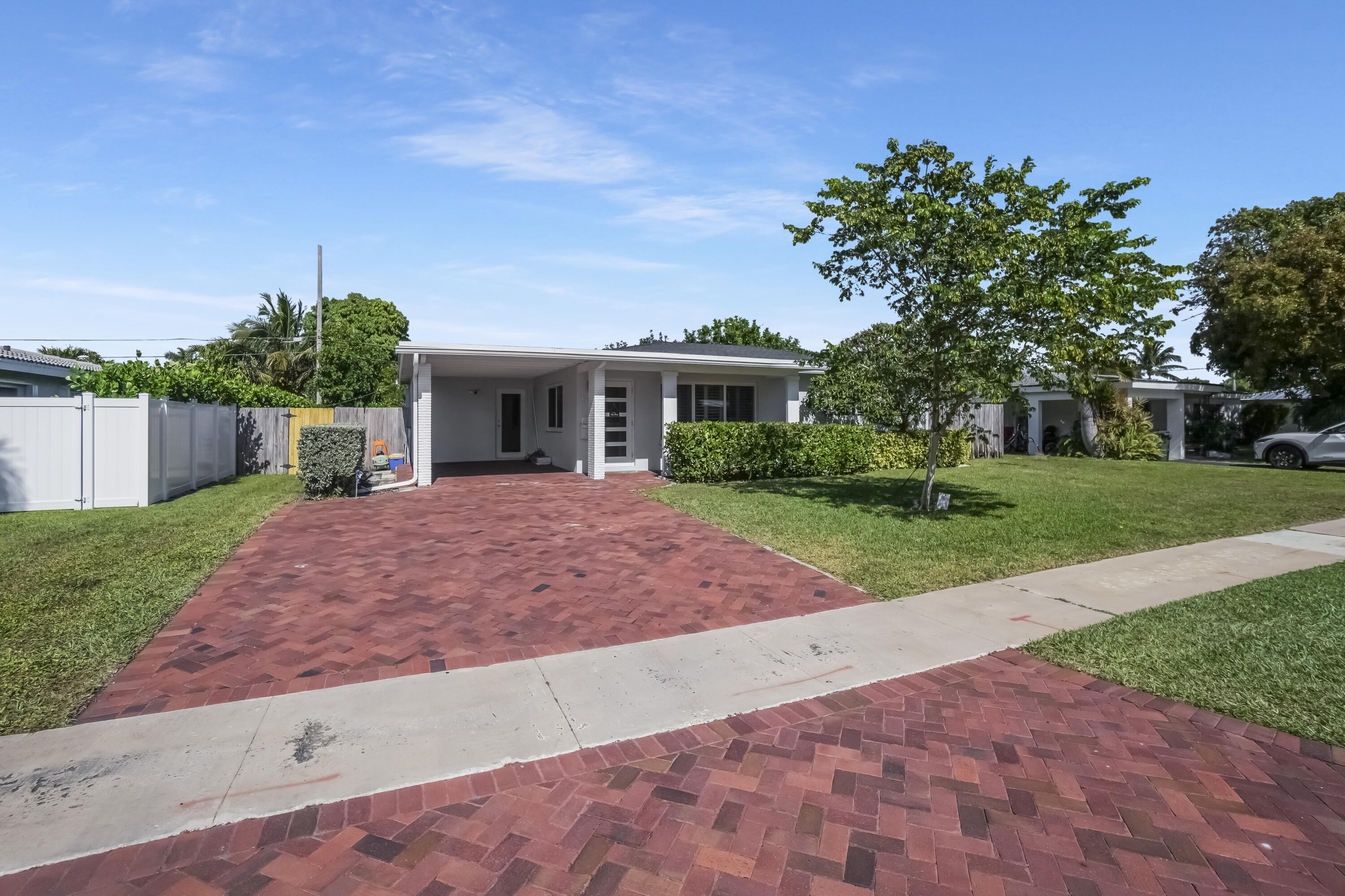 351 NE 28th Road