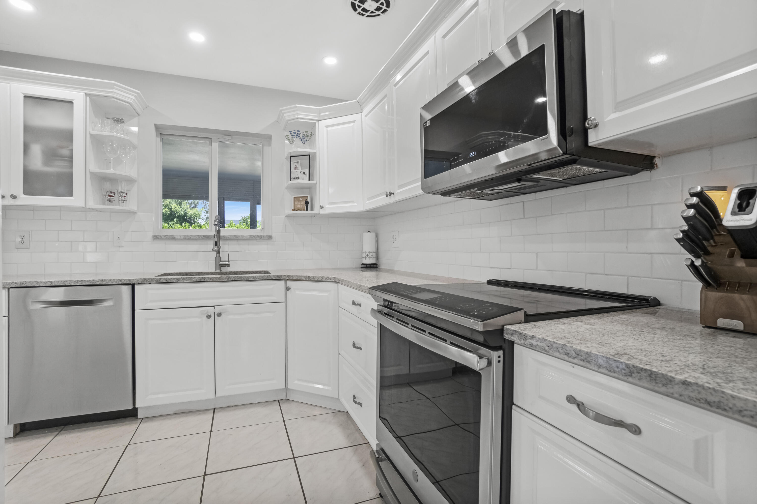 351 NE 28th Road