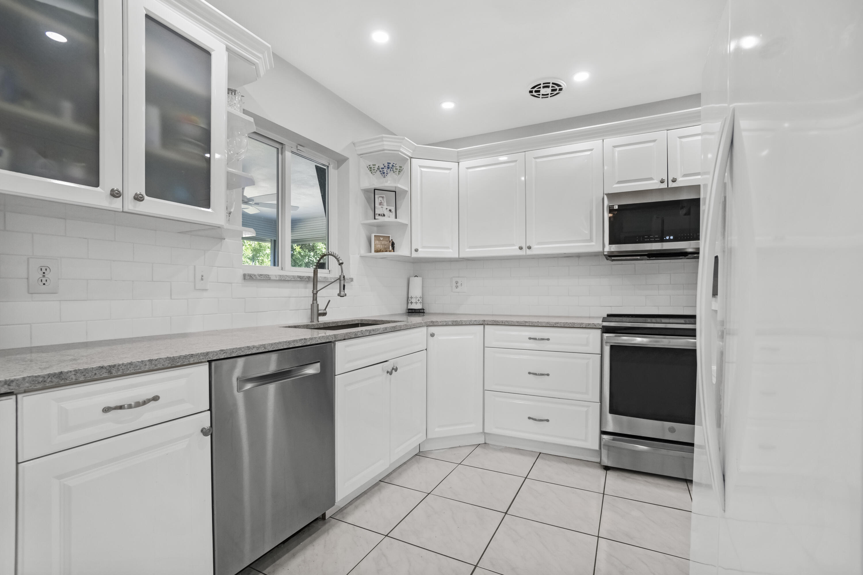 351 NE 28th Road