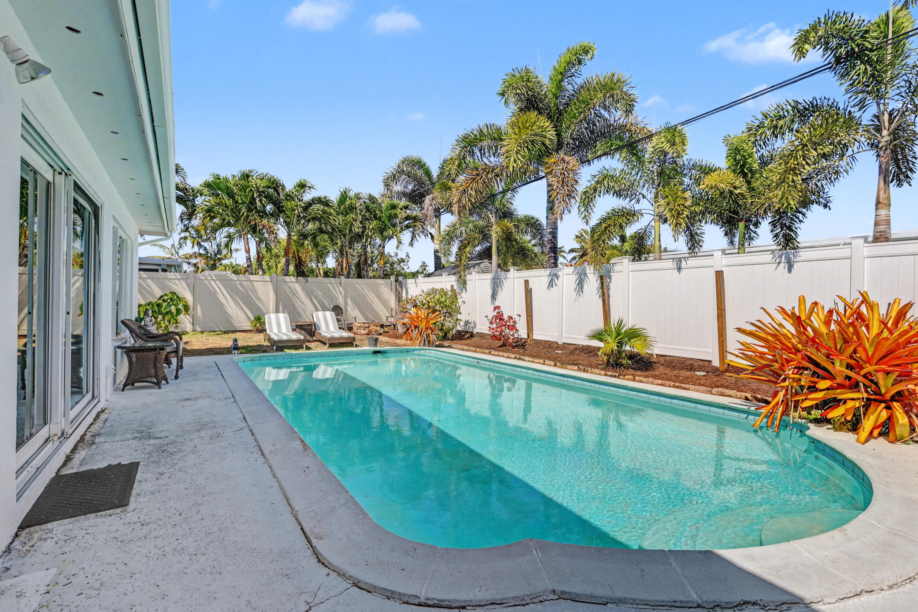 355 NE 23rd Way