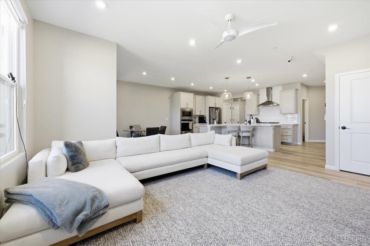 2132 Weatherbee Lane