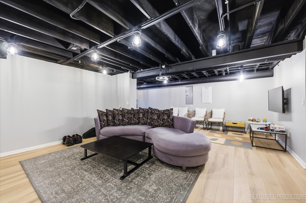 2132 Weatherbee Lane