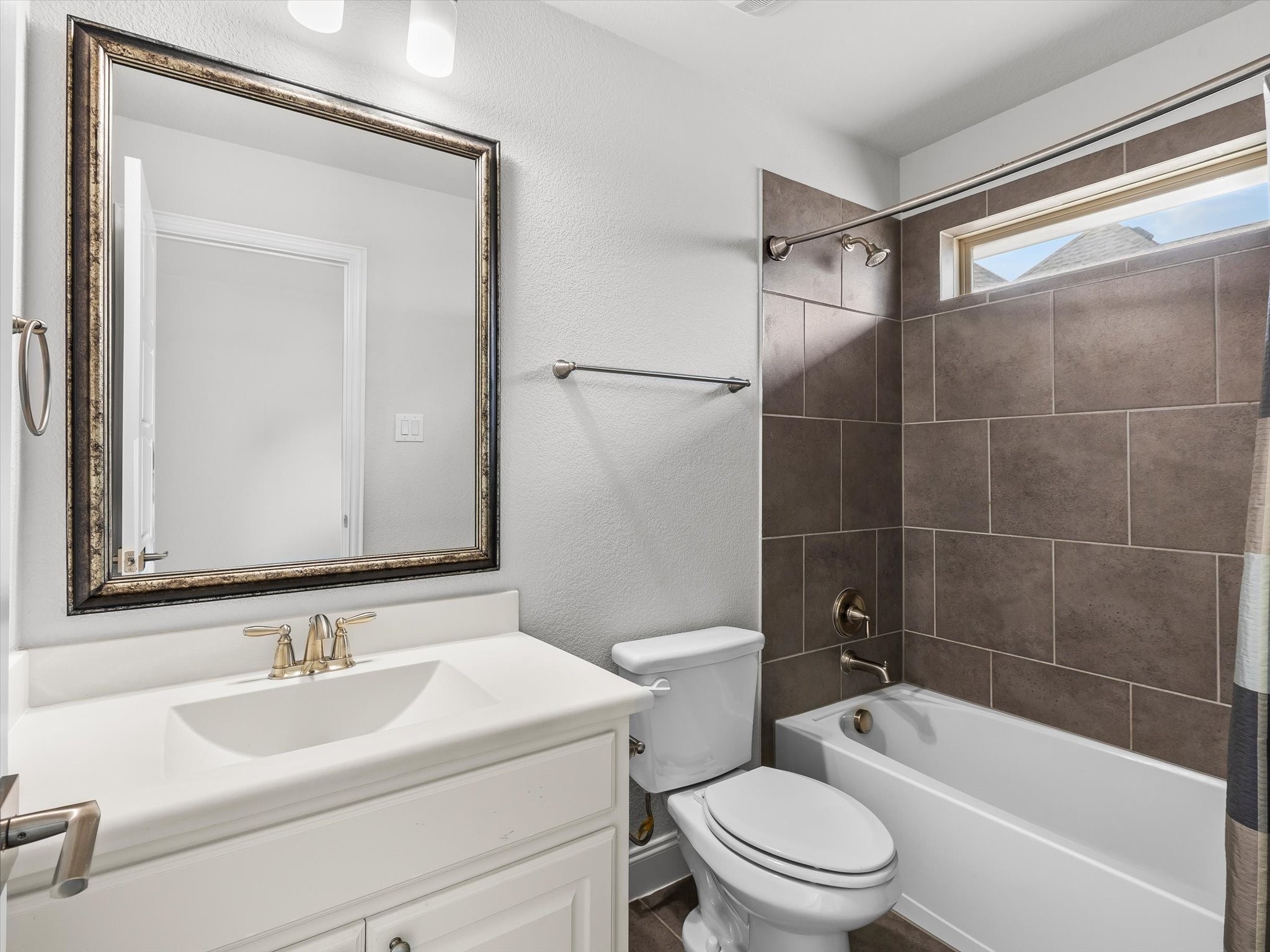 13194 Brokers Tip Lane