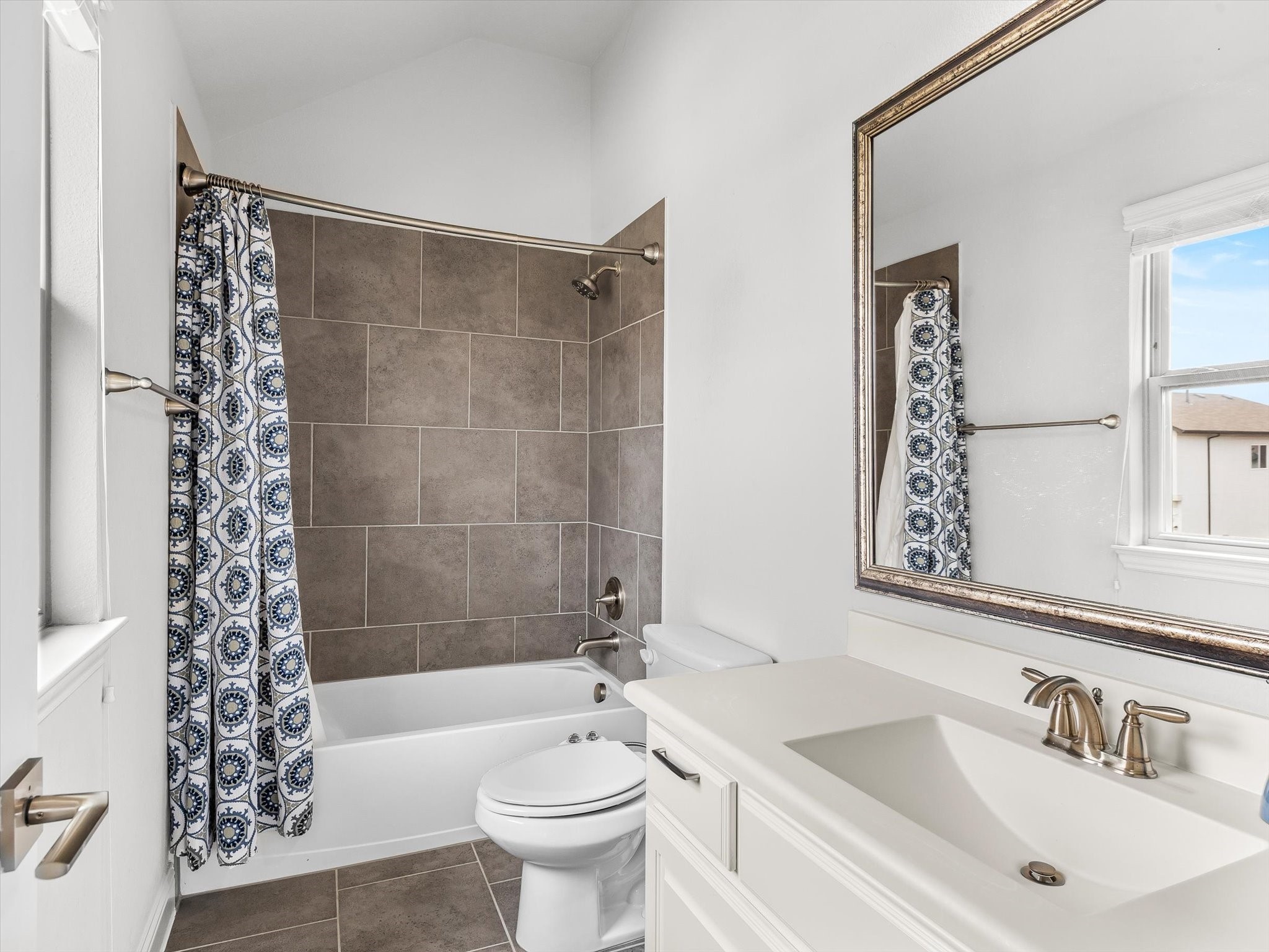 13194 Brokers Tip Lane