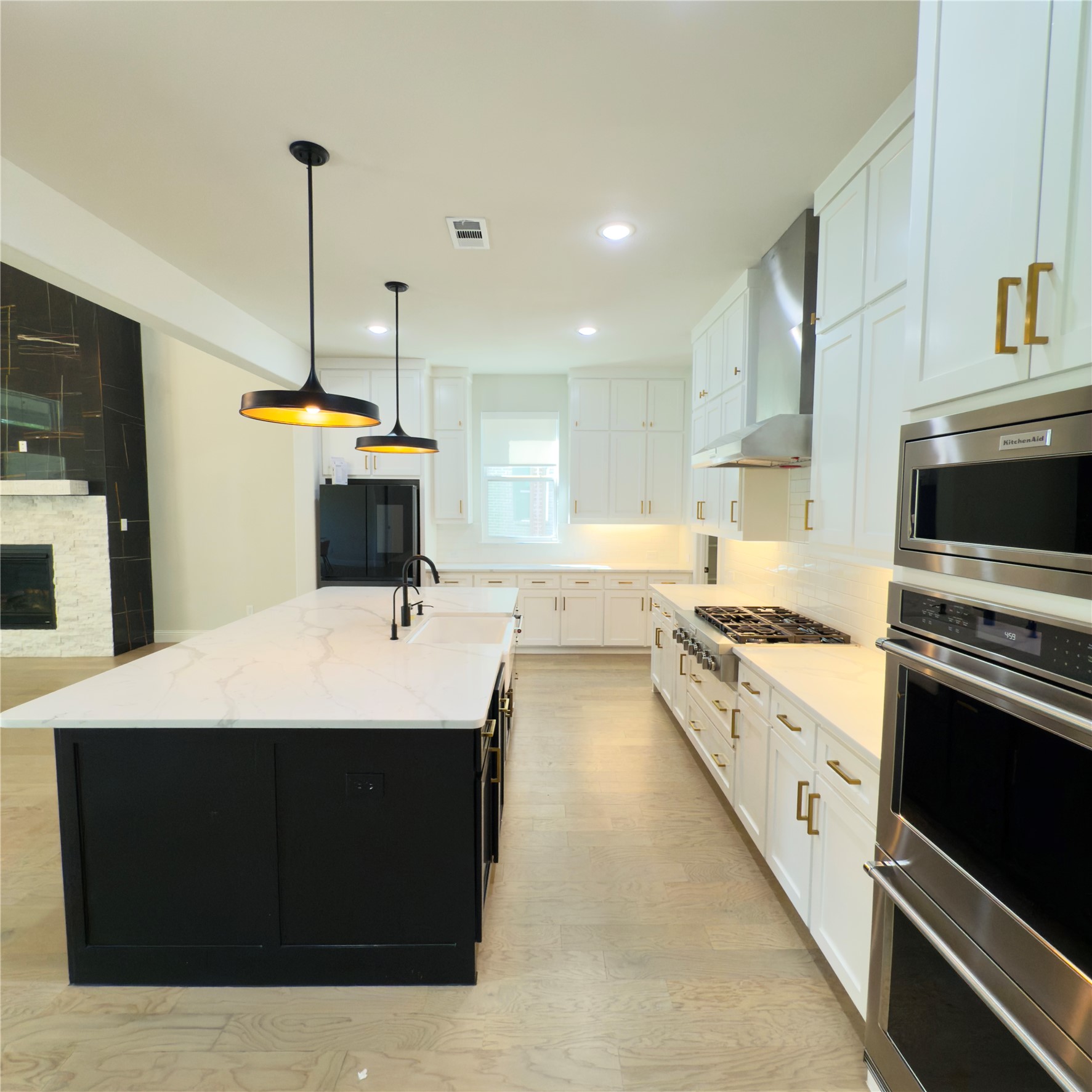 8821 Autumn Lake Trail