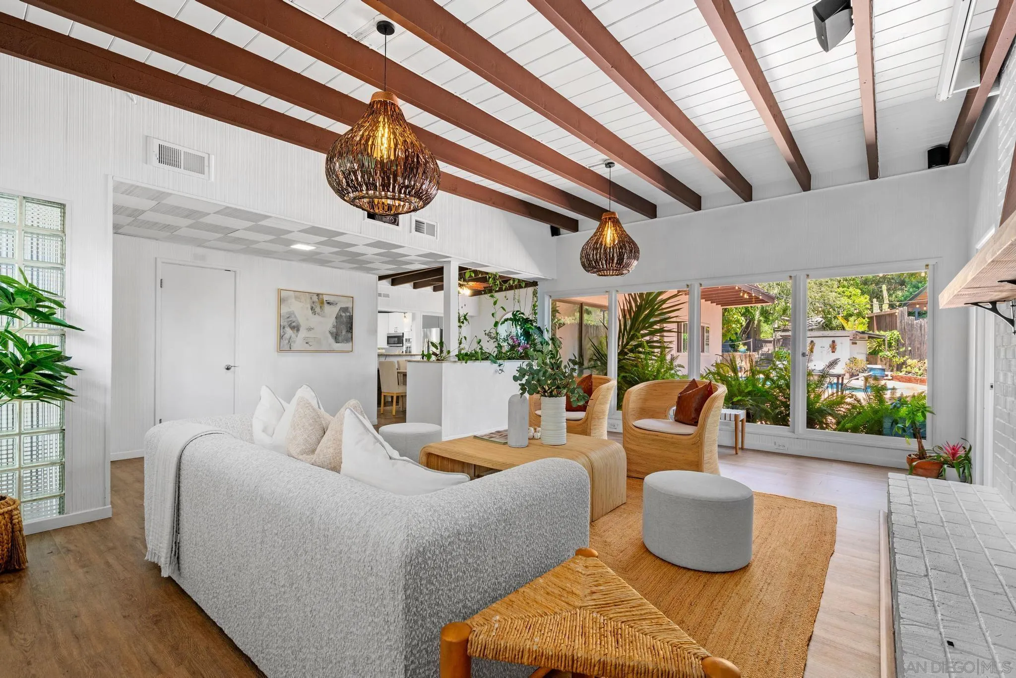 5591 Linda Rosa Ave