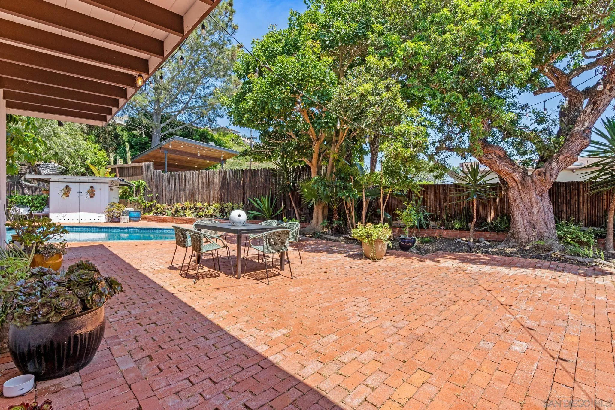 5591 Linda Rosa Ave