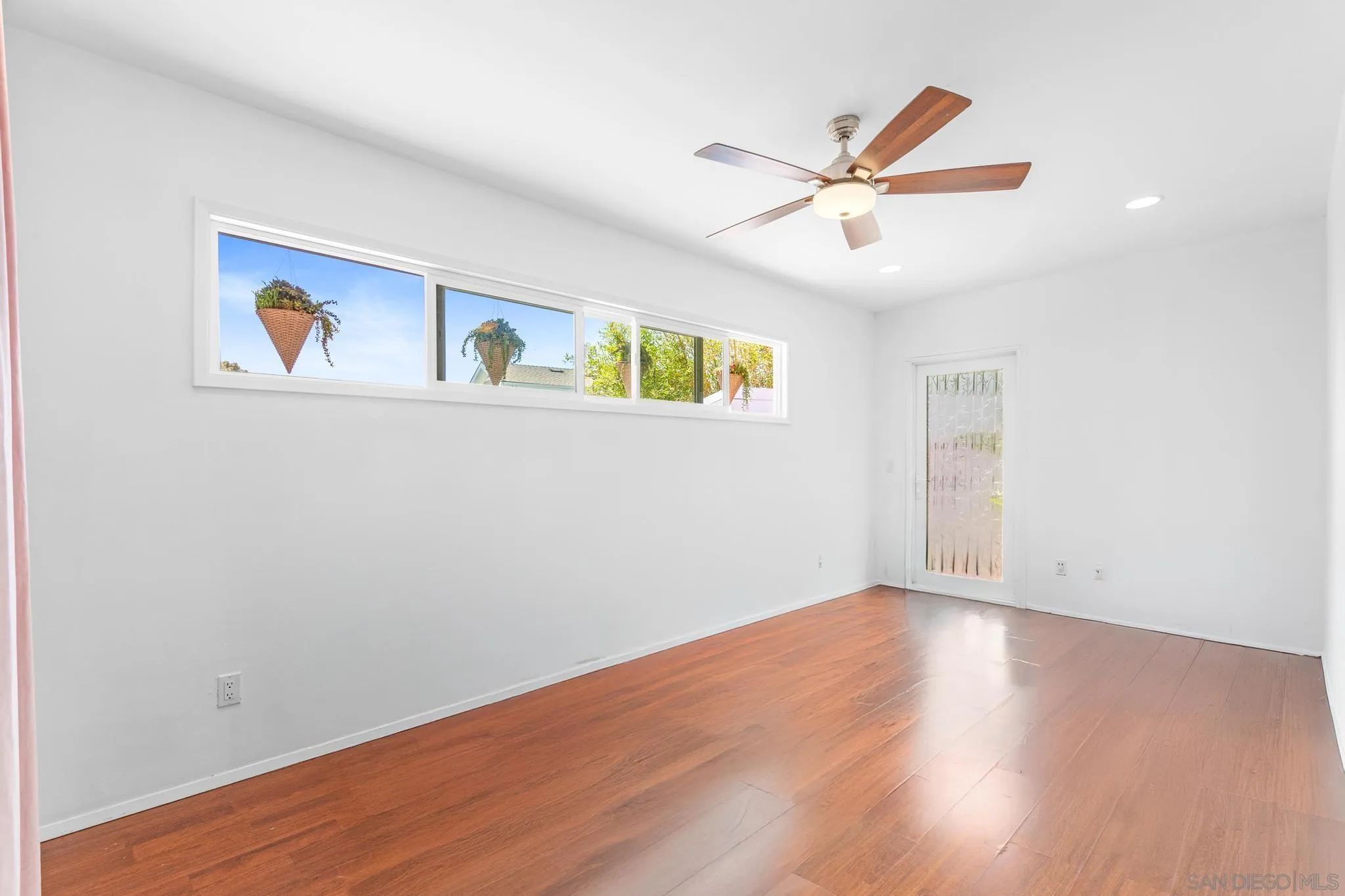 5591 Linda Rosa Ave