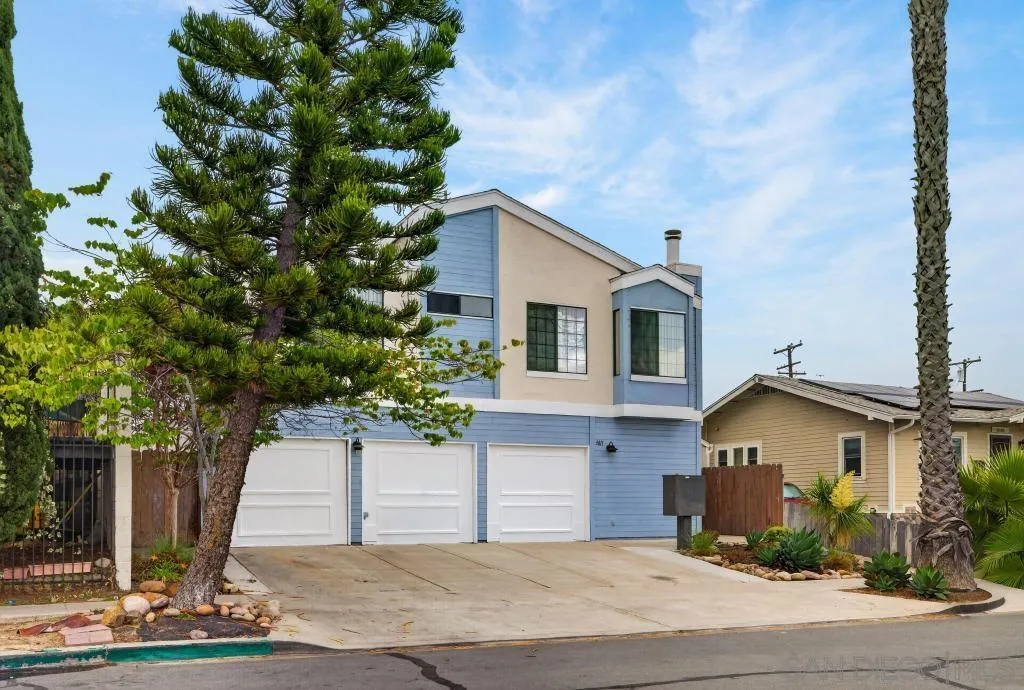 3811 Pershing
