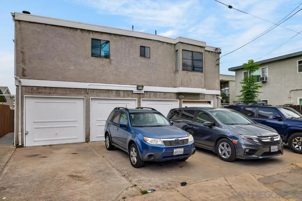 3811 Pershing
