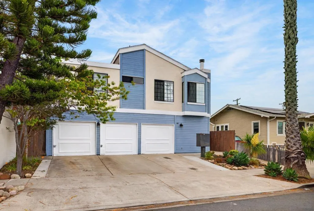 3811 Pershing
