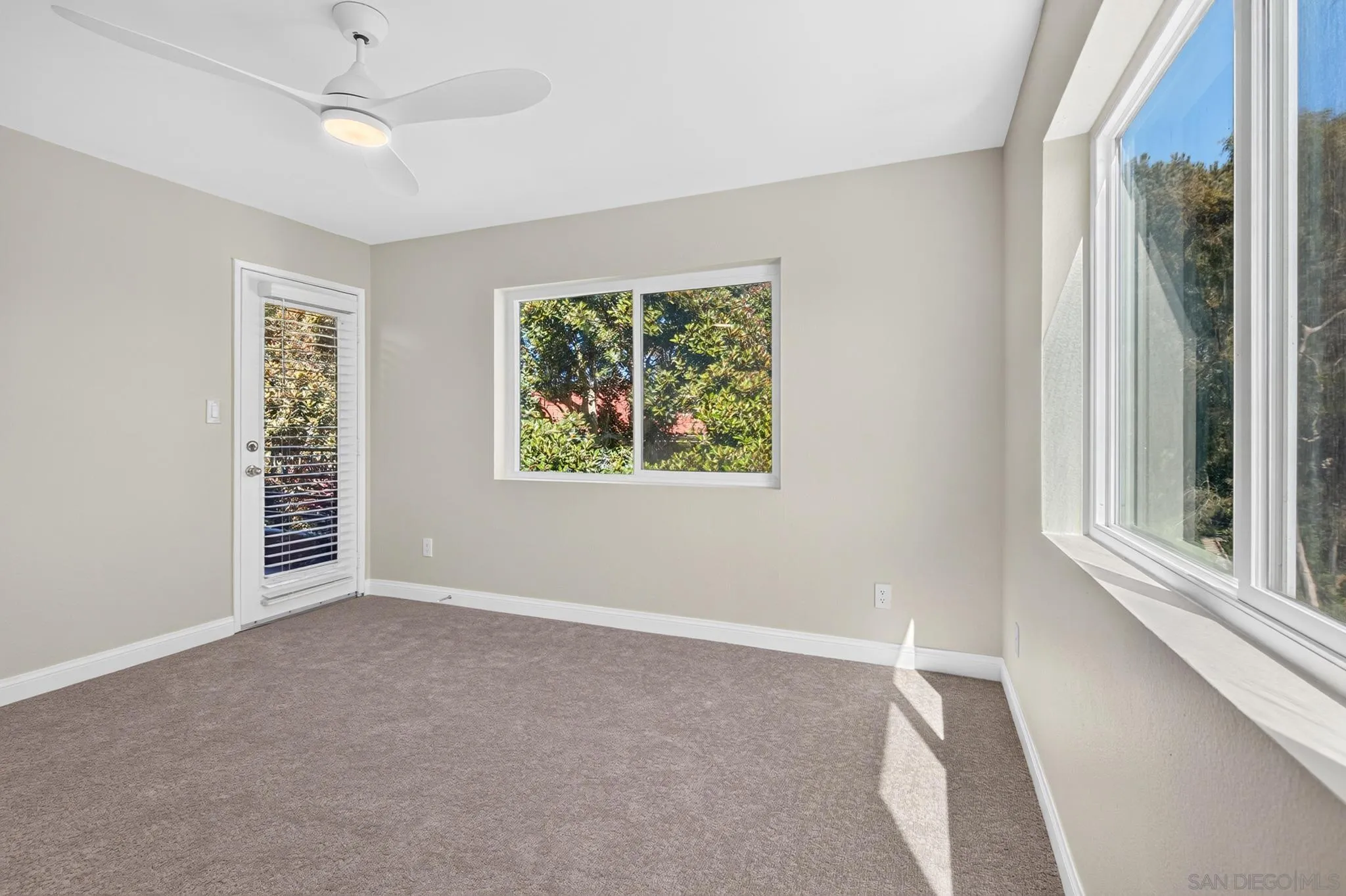 7405 Charmant Dr Unit 1902