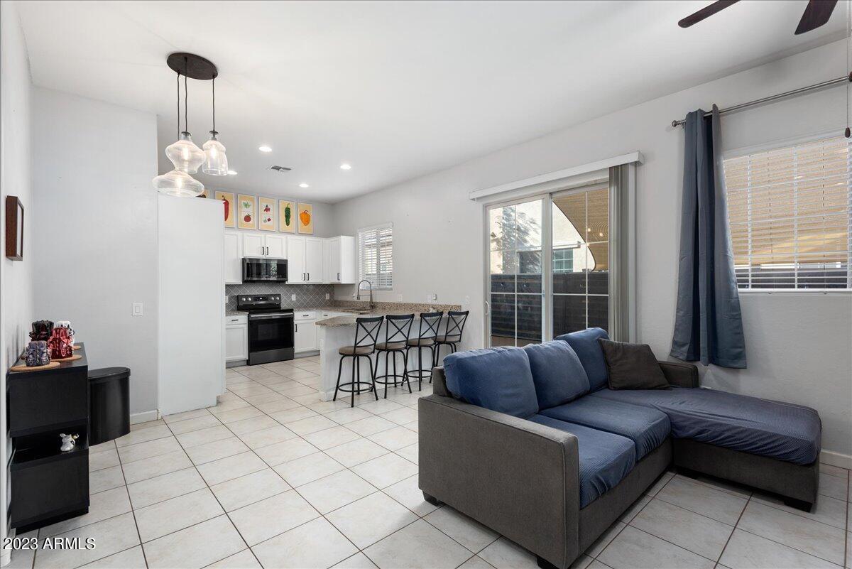 1367 S COUNTRY CLUB Drive, 1089