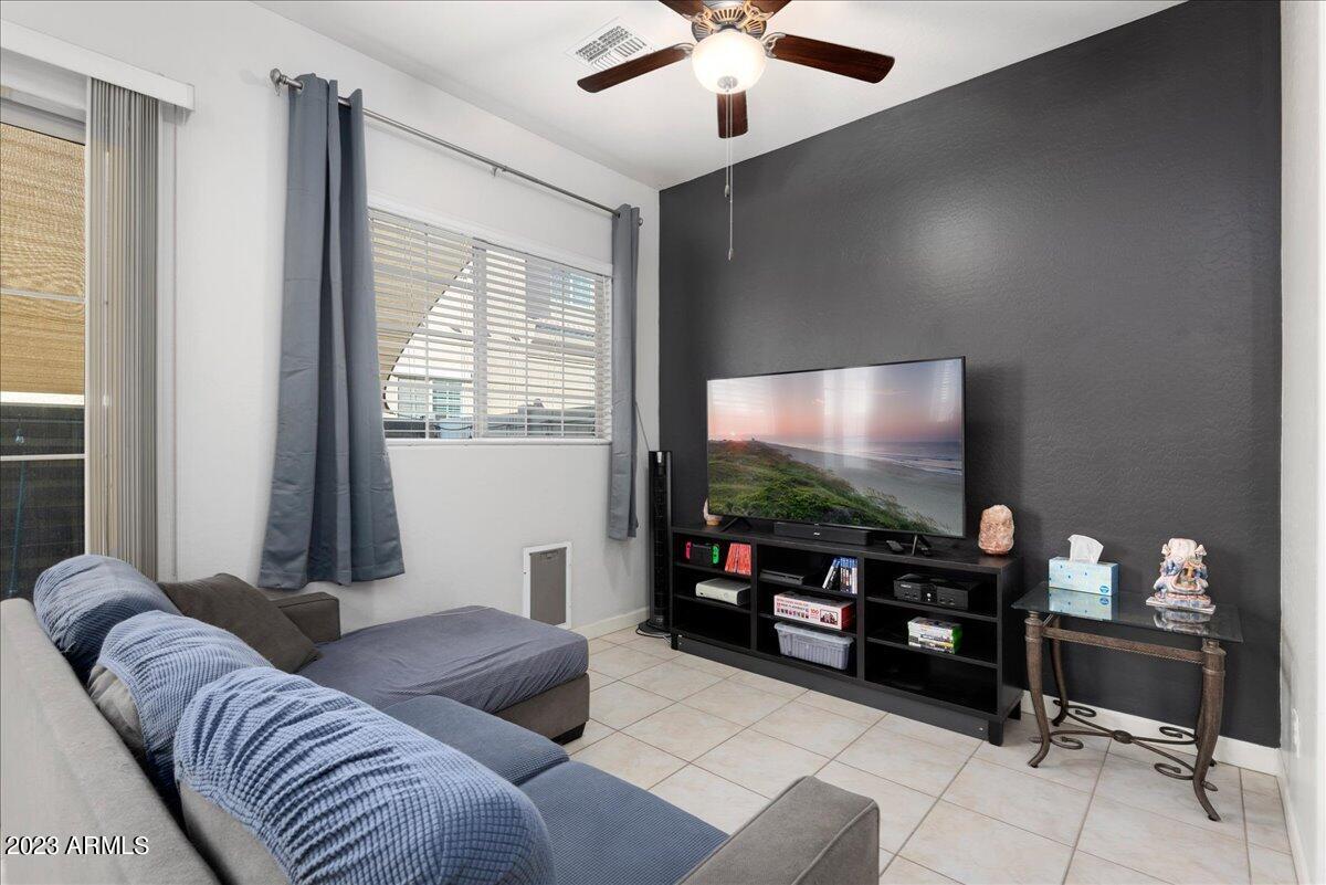 1367 S COUNTRY CLUB Drive, 1089