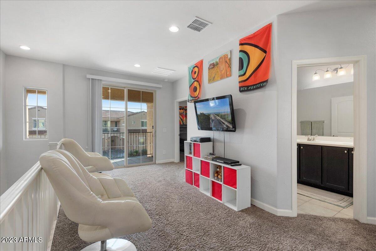 1367 S COUNTRY CLUB Drive, 1089