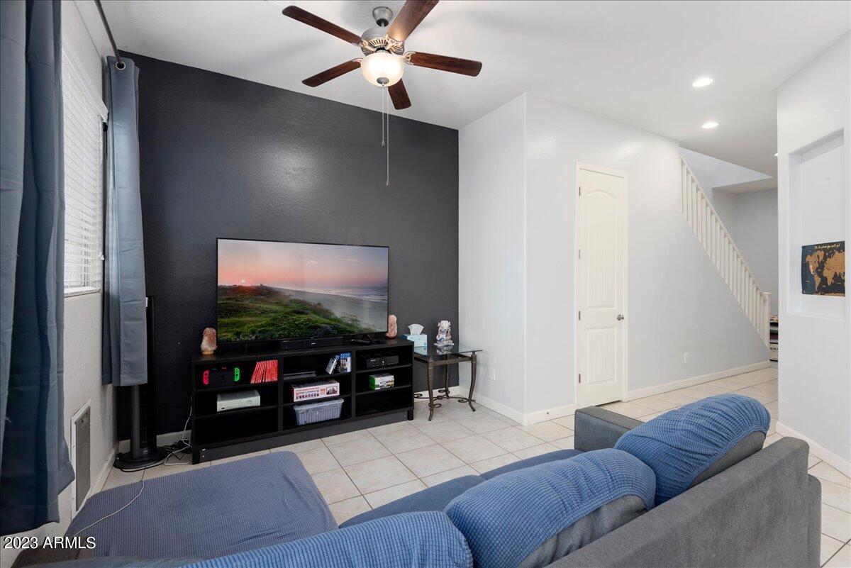 1367 S COUNTRY CLUB Drive, 1089