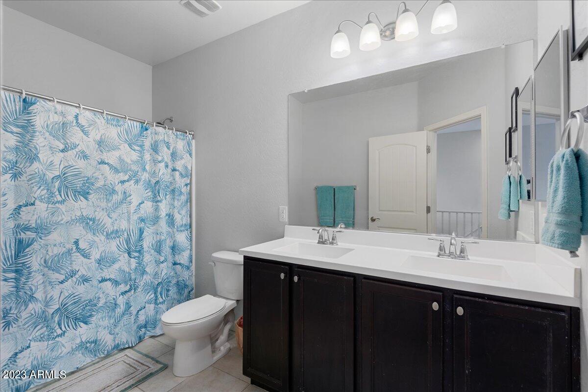 1367 S COUNTRY CLUB Drive, 1089