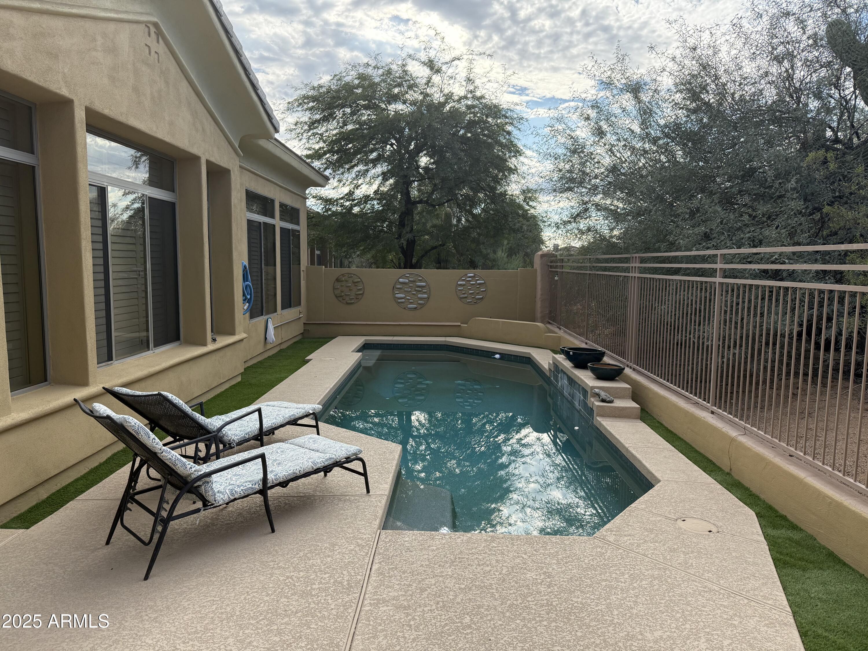 8432 E DIAMOND RIM Drive