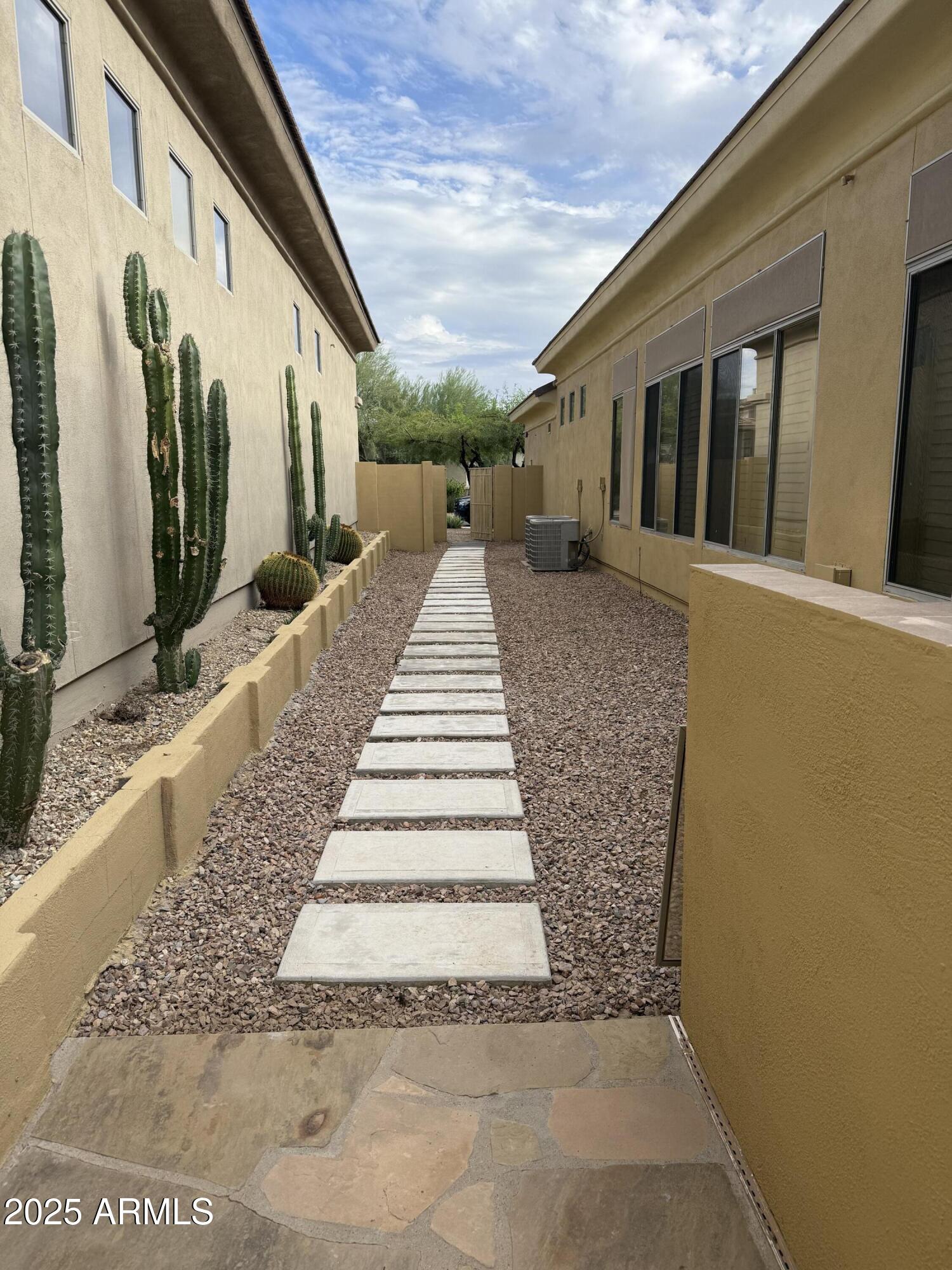 8432 E DIAMOND RIM Drive