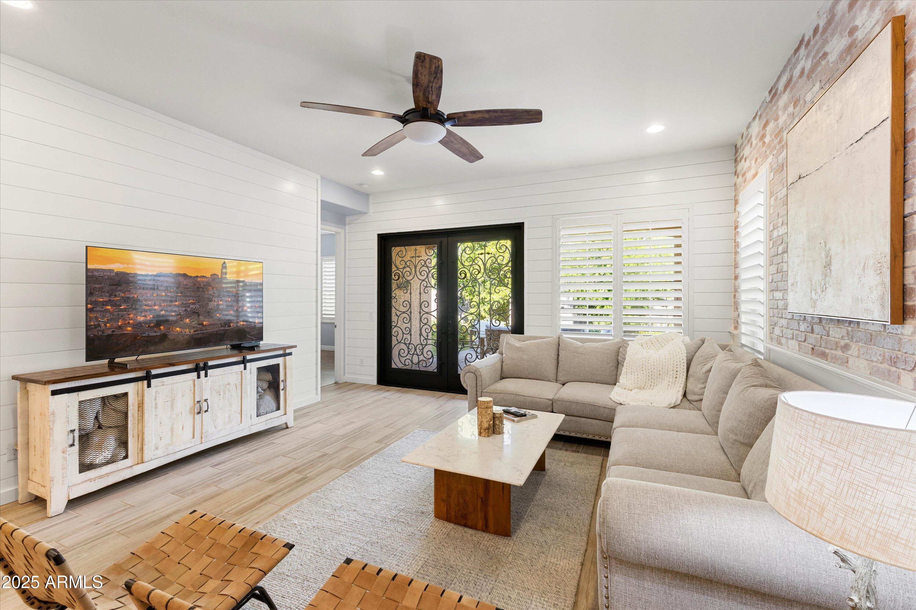 4622 E CASITAS DEL RIO Drive