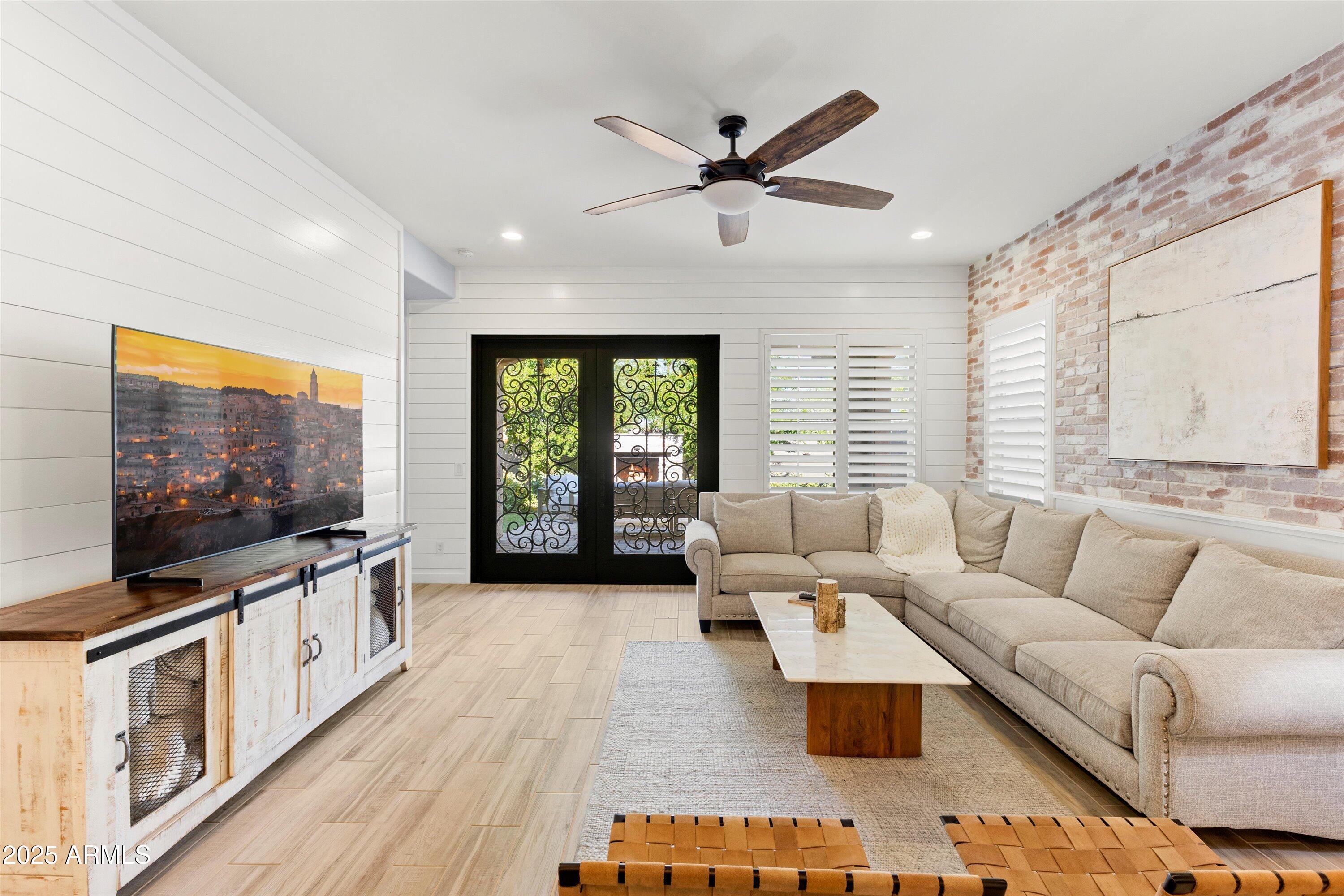 4622 E CASITAS DEL RIO Drive