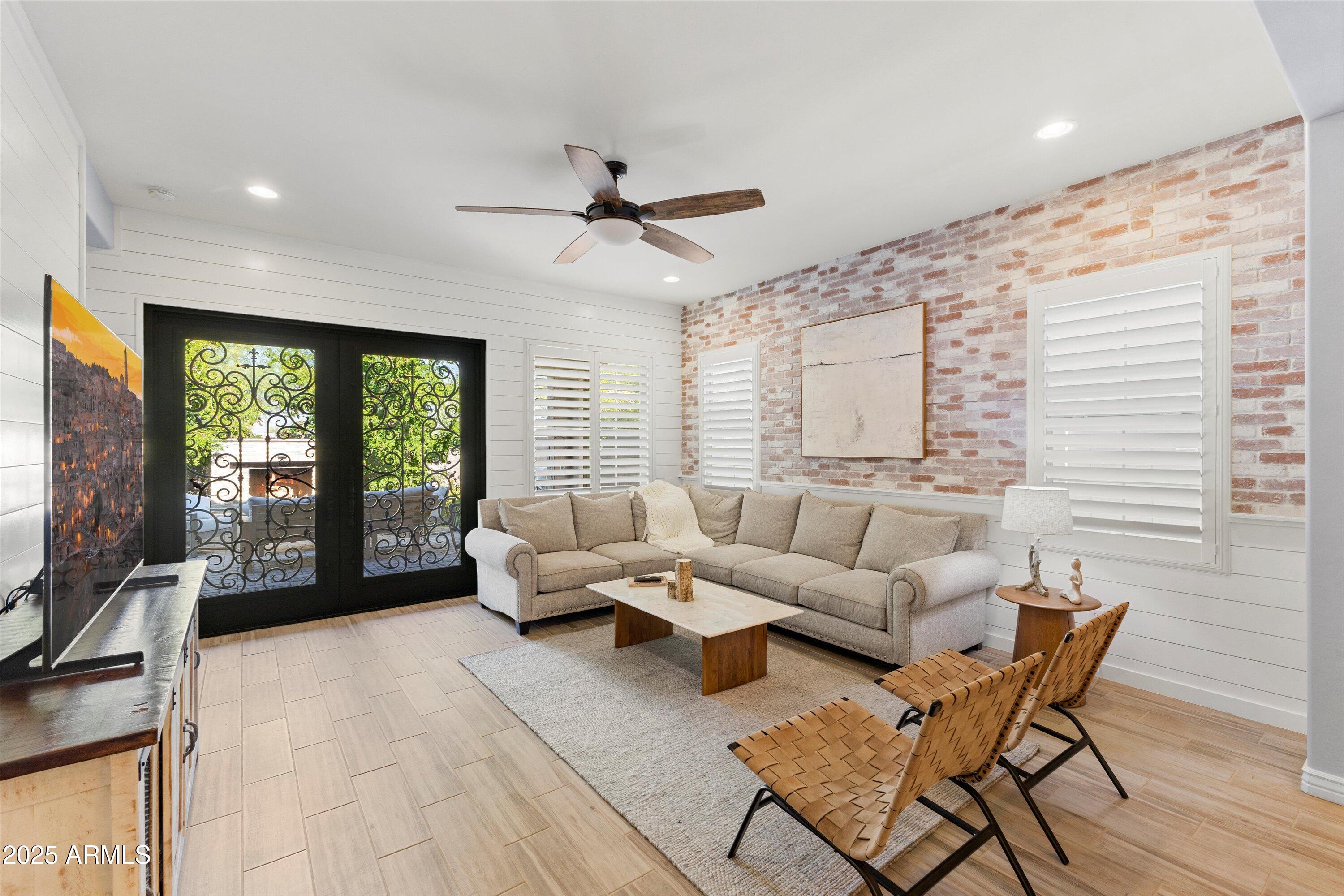 4622 E CASITAS DEL RIO Drive