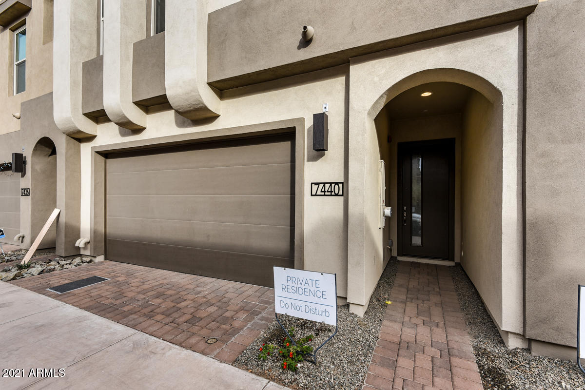 7440 E VIA DE LUNA Drive