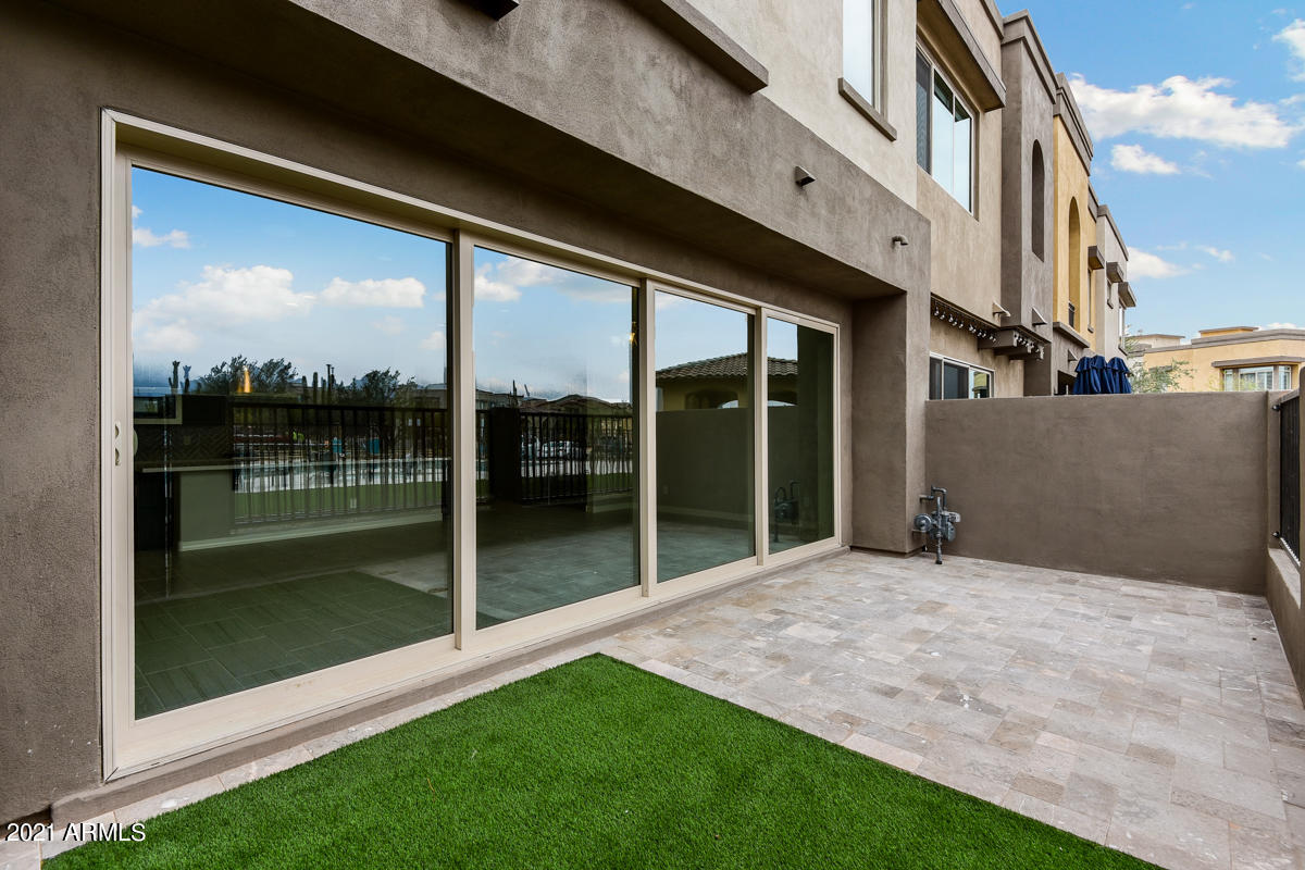7440 E VIA DE LUNA Drive