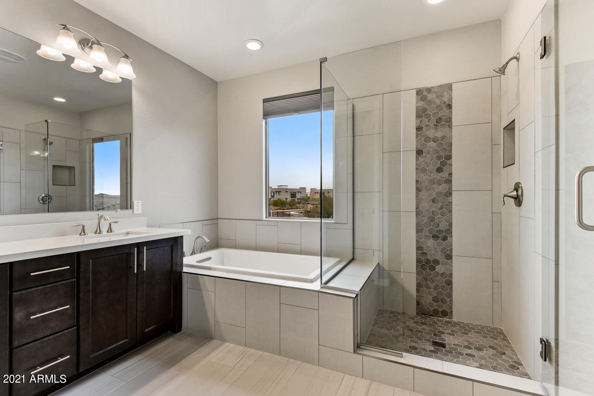 7440 E VIA DE LUNA Drive