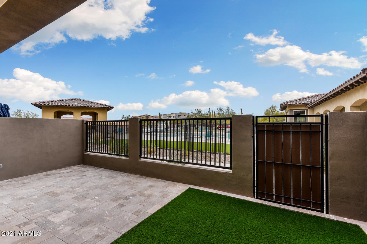 7440 E VIA DE LUNA Drive