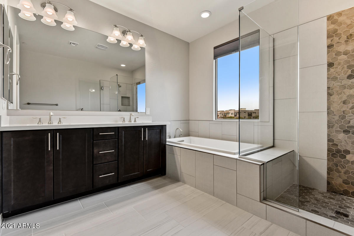 7440 E VIA DE LUNA Drive