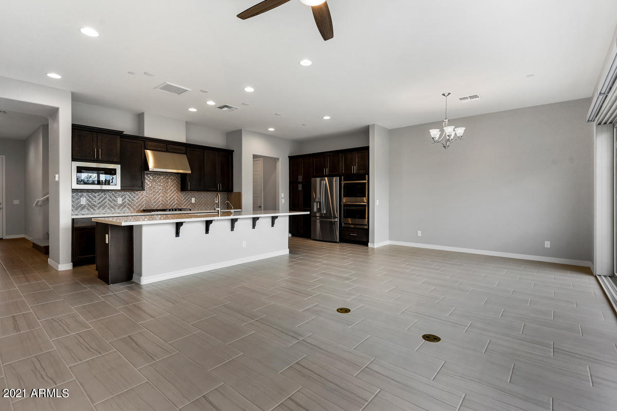 7440 E VIA DE LUNA Drive